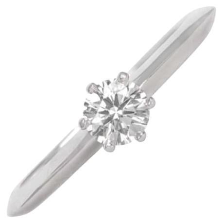 Verlobungsring aus Platin von Tiffany & Co. mit 0,30 Karat rundem Diamanten im Brillantschliff