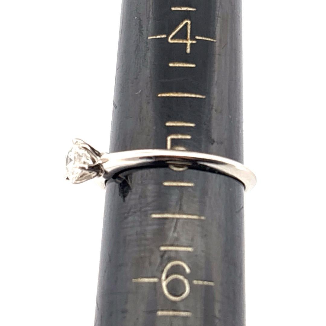 Tiffany & Co. 0,31 Karat H VVS1 Diamant-Verlobungsring (Rundschliff) im Angebot