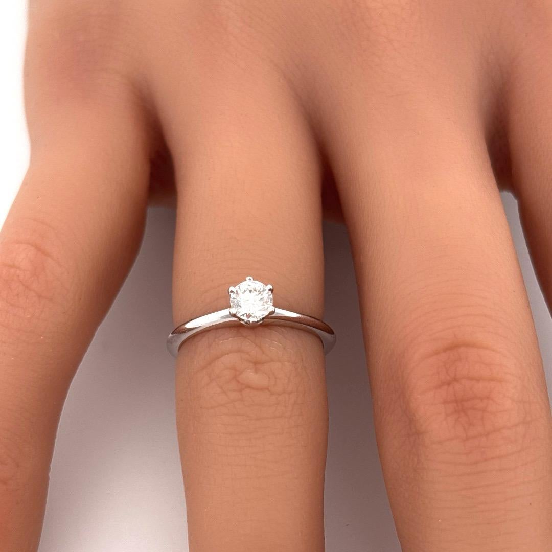 Tiffany & Co. 0,31 Karat H VVS1 Diamant-Verlobungsring im Zustand „Hervorragend“ im Angebot in Sewickley, PA