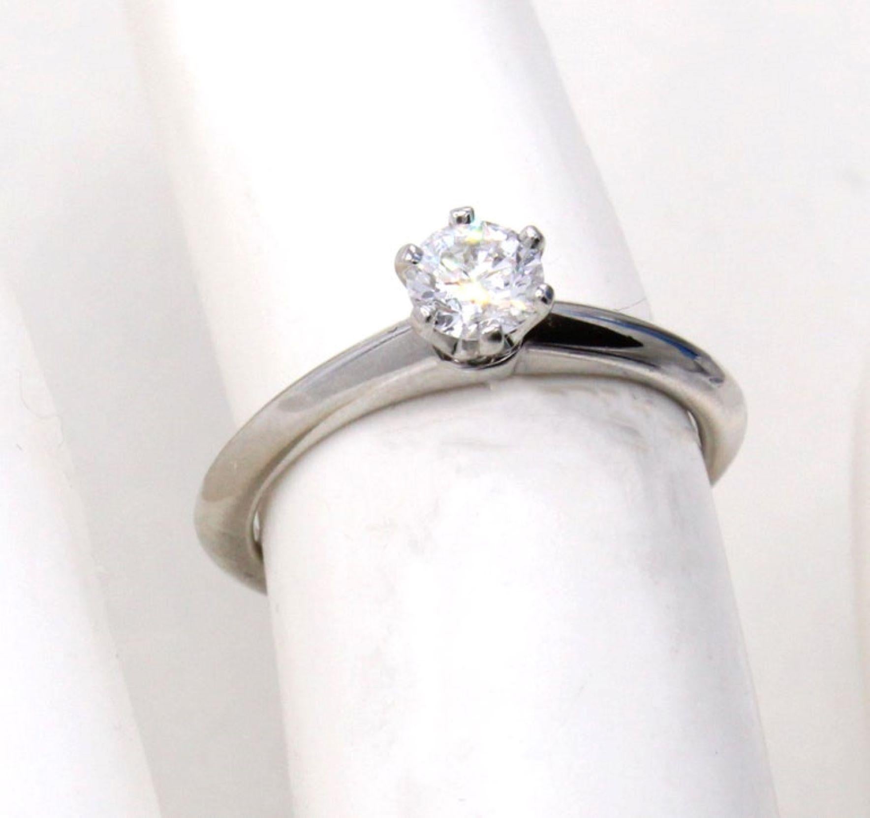 Round Cut Tiffany & Co. 0.33 Carat E VVS2 Diamond Platinum Engagement Ring