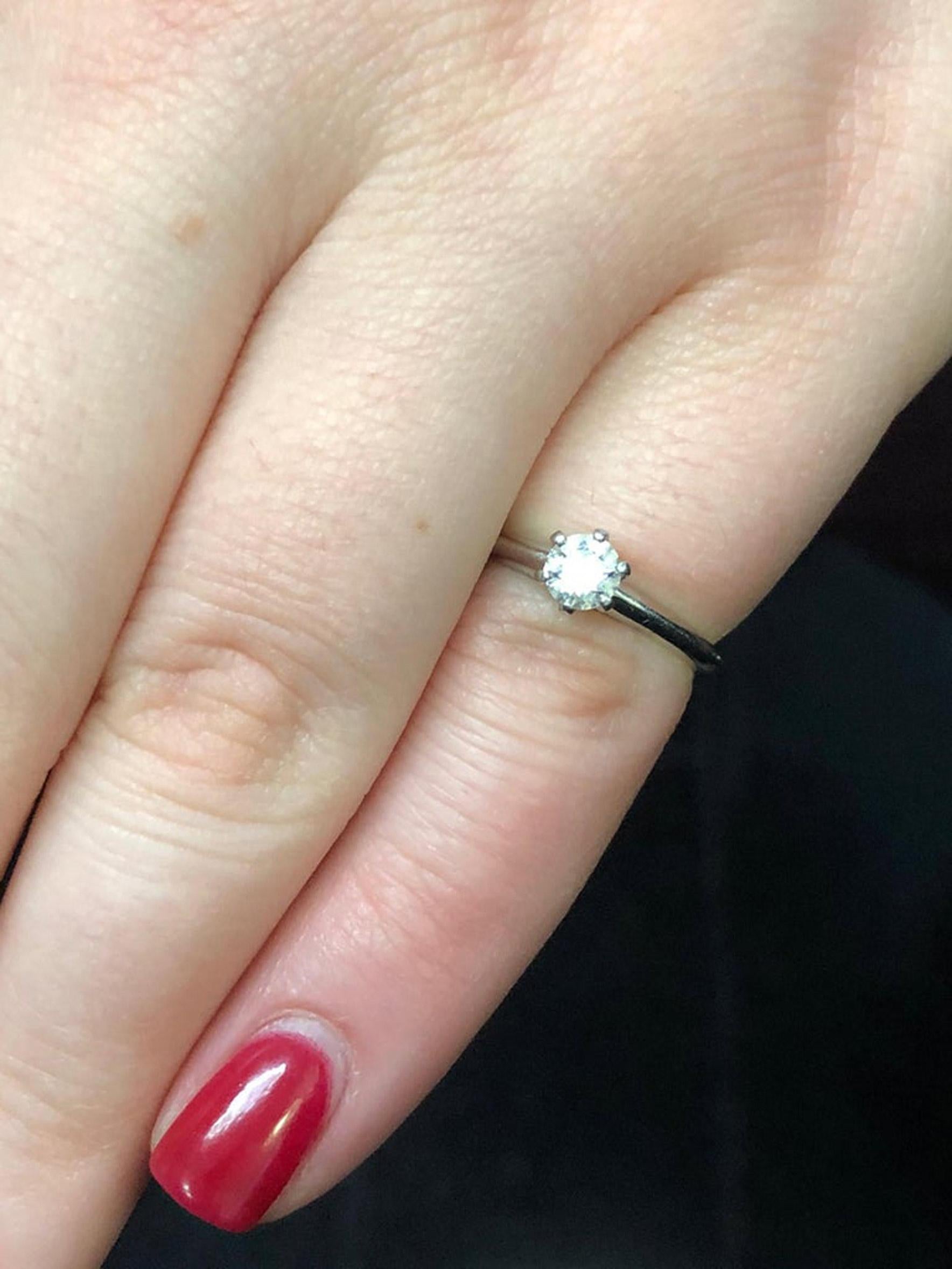 Women's or Men's Tiffany & Co. 0.33 Carat E VVS2 Diamond Platinum Engagement Ring