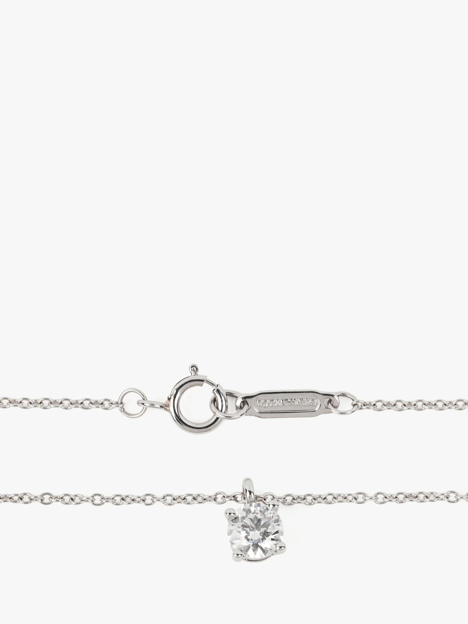 Taglio brillante Tiffany & Co. Ciondolo solitario in platino con diamante taglio Brilliante da 0.33 ct. in vendita