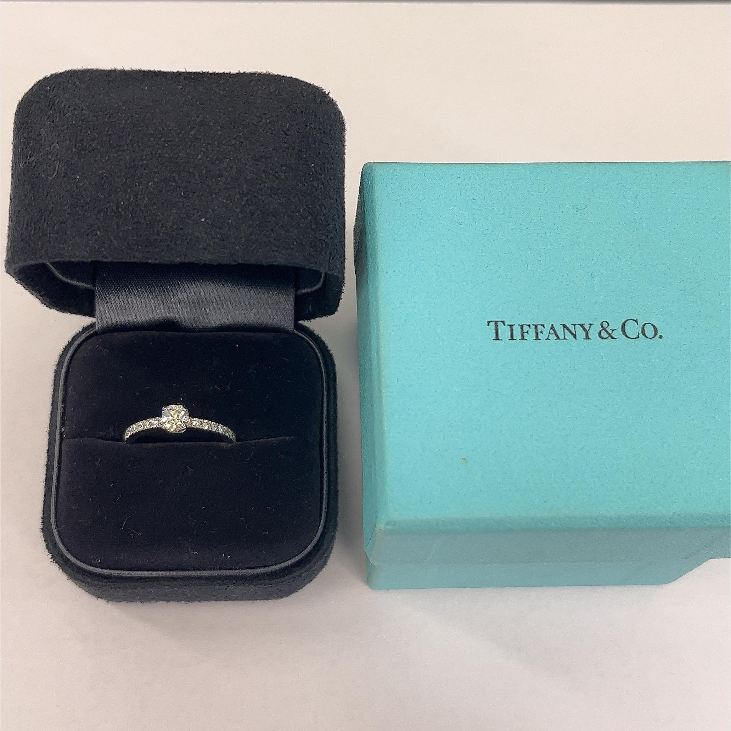 Tiffany & Co 0.33ct Square Cushion Diamond Engagement Ring set in Platinum  In Excellent Condition For Sale In London, GB