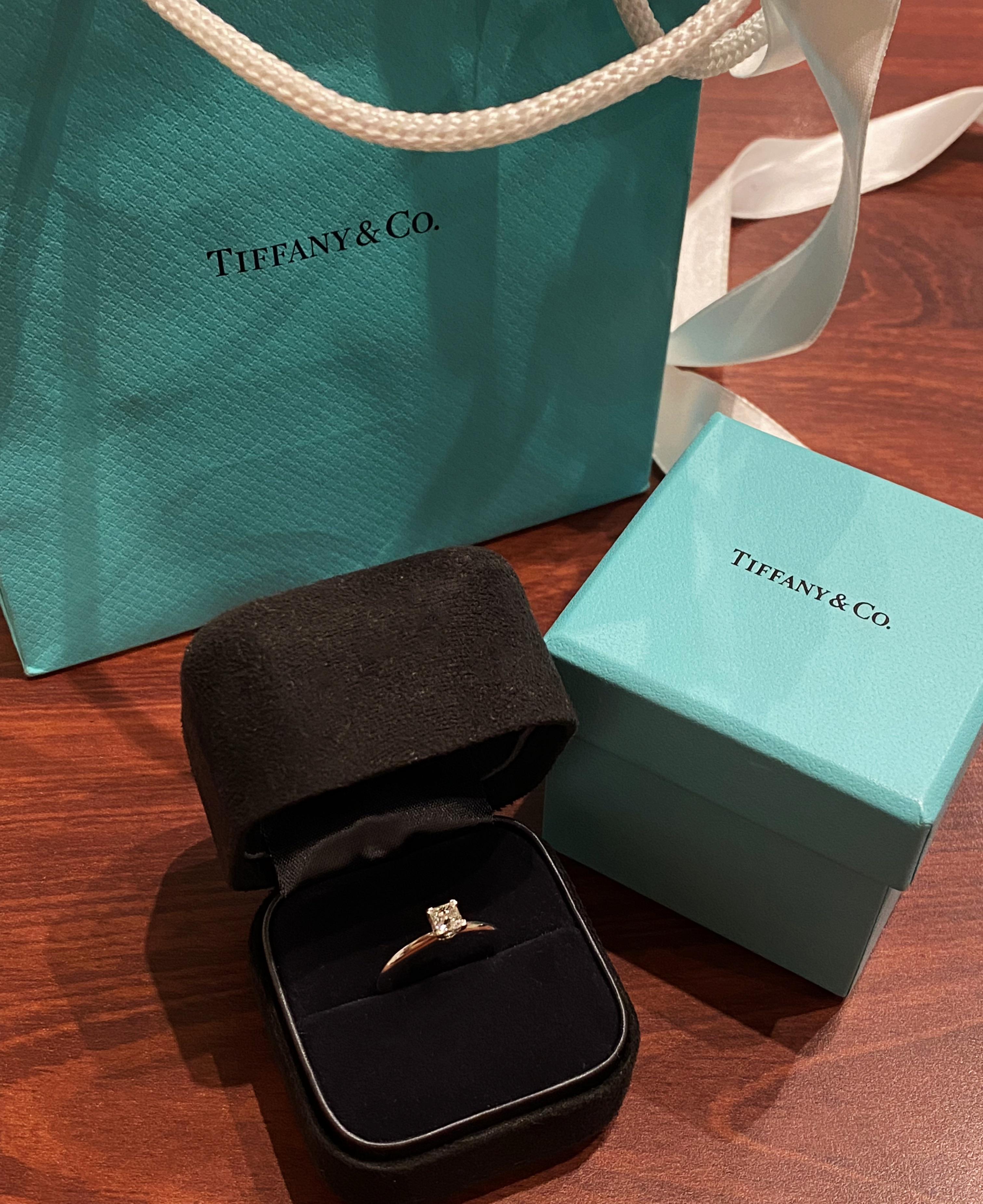 Tiffany & Co. 0,35ct Princess Cut Diamant Solitär 950 Platin Verlobungsring Damen im Angebot