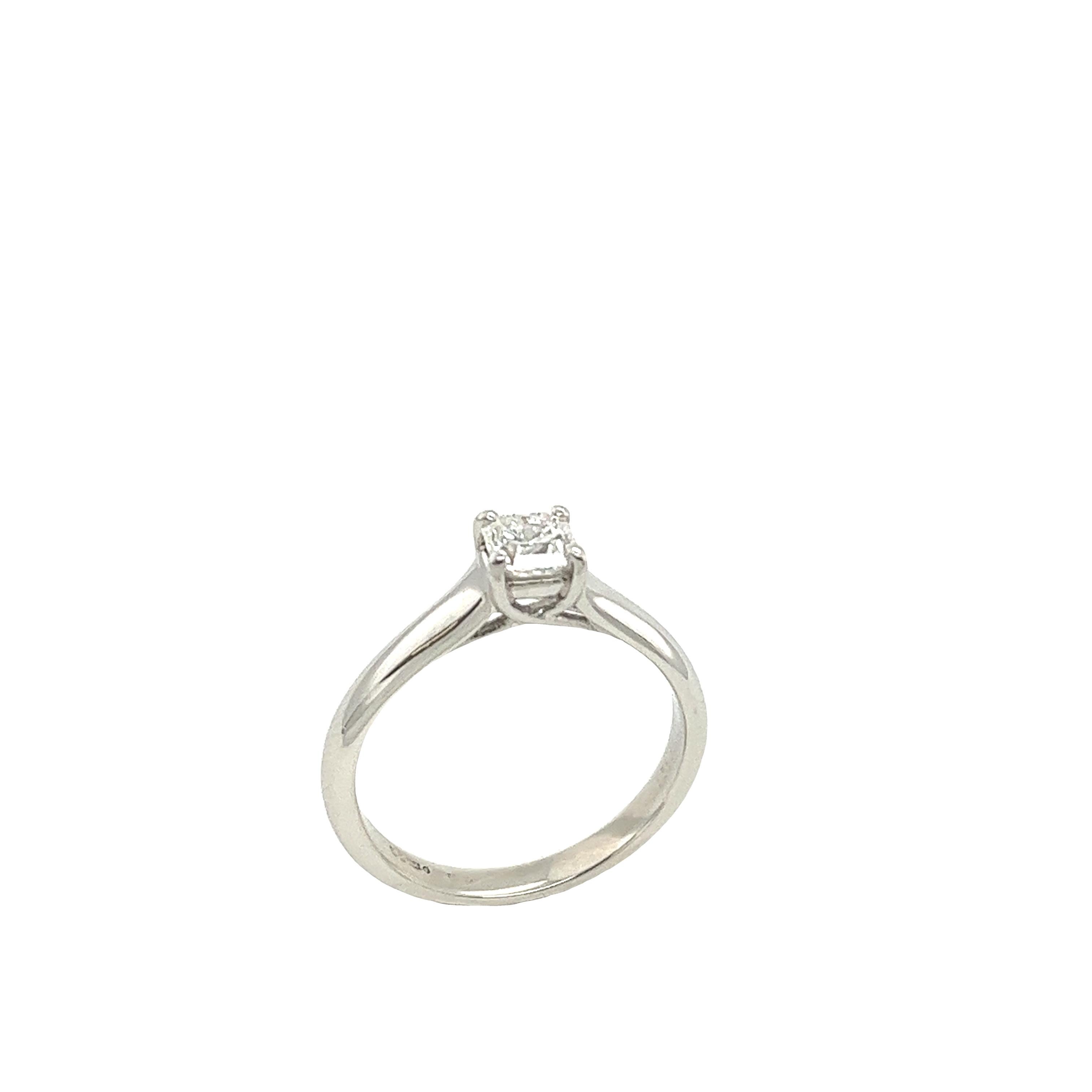 Tiffany & Co. 0.38ct F/VVSI cut cornered square diamond engagement ring  In Excellent Condition For Sale In London, GB