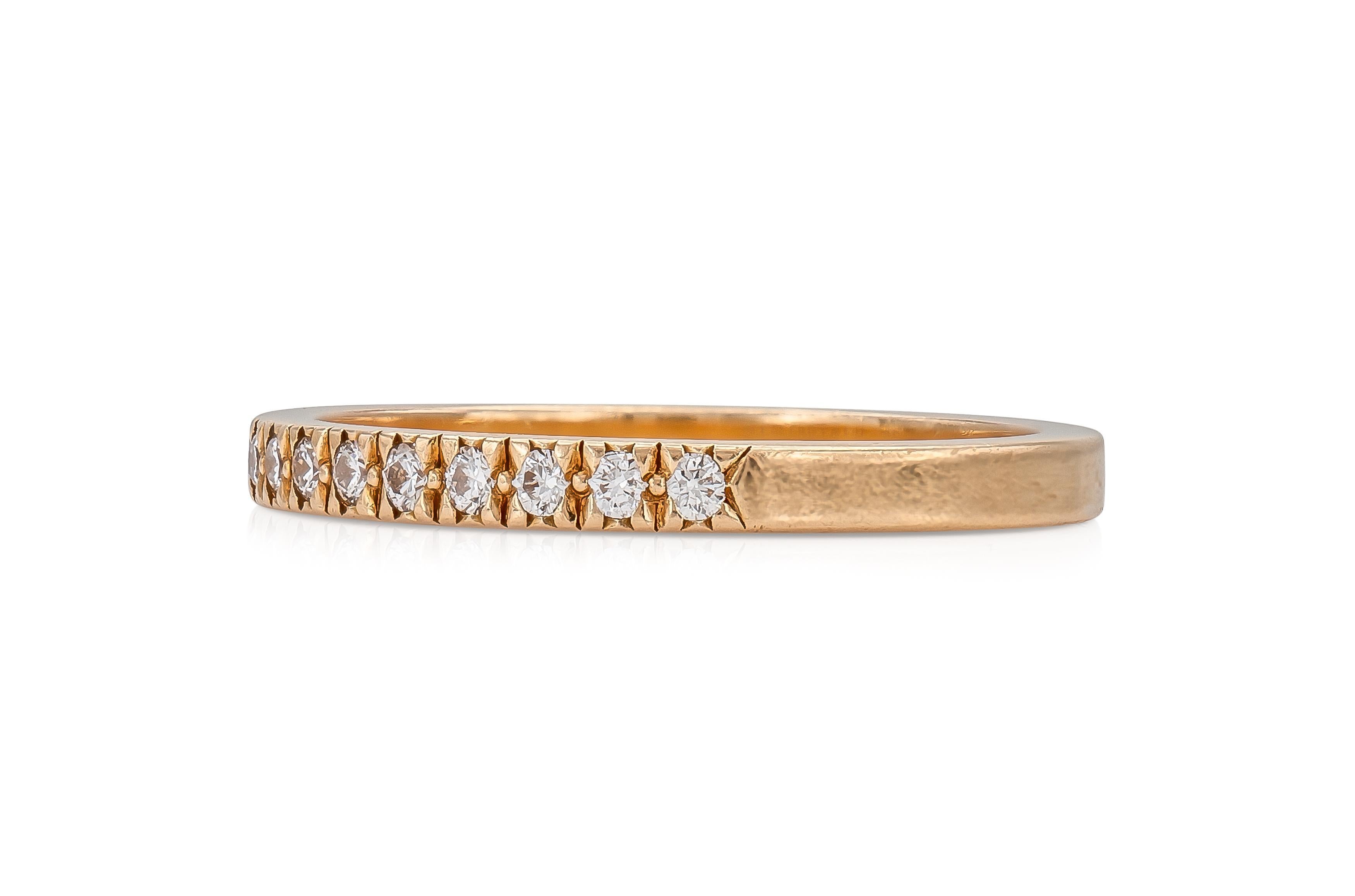 Fein ausgearbeitet in 18 Karat Roségold mit runden Diamanten im Brillantschliff mit einem Gesamtgewicht von ca. 0,40 Karat.
Signiert von Tiffany & Co.
Größe 6 1/2, größenverstellbar