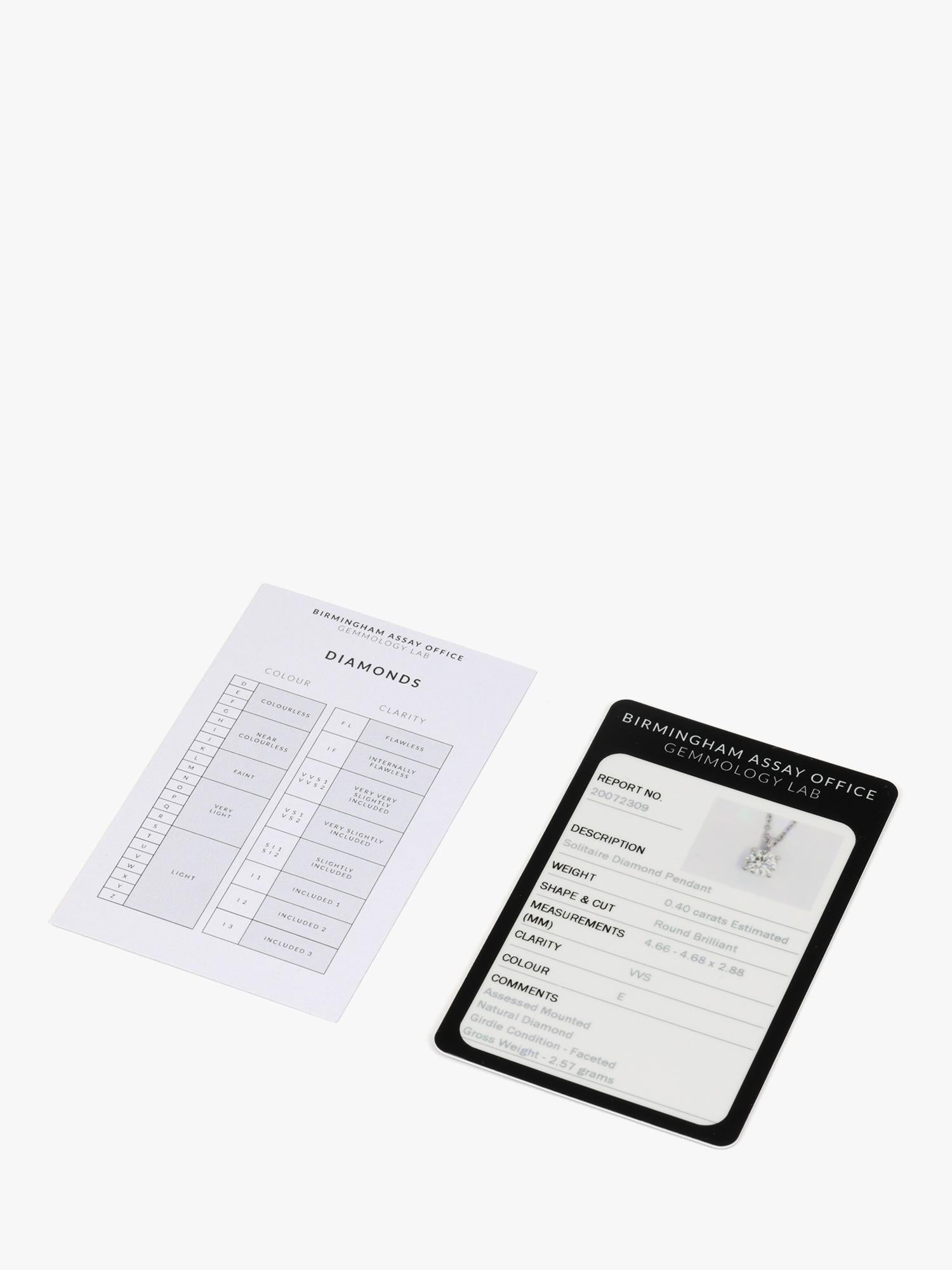 Tiffany & Co. Ciondolo solitario in platino con diamante taglio Brilliante da 0.40 ct. In condizioni buone in vendita a Bishop's Stortford, Hertfordshire