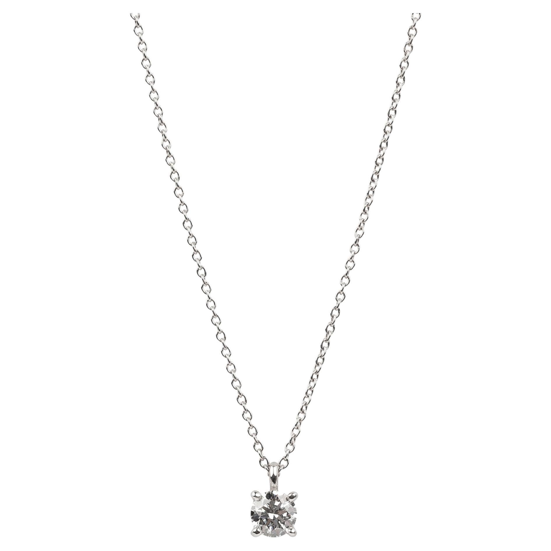 Tiffany & Co. Ciondolo solitario in platino con diamante taglio Brilliante da 0.40 ct. in vendita