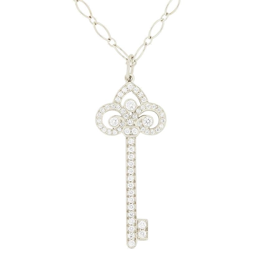 Ciondolo a forma di chiave con diamante Fleur de Lis da 0,40 carati di Tiffany & Co. In condizioni buone in vendita a London, GB