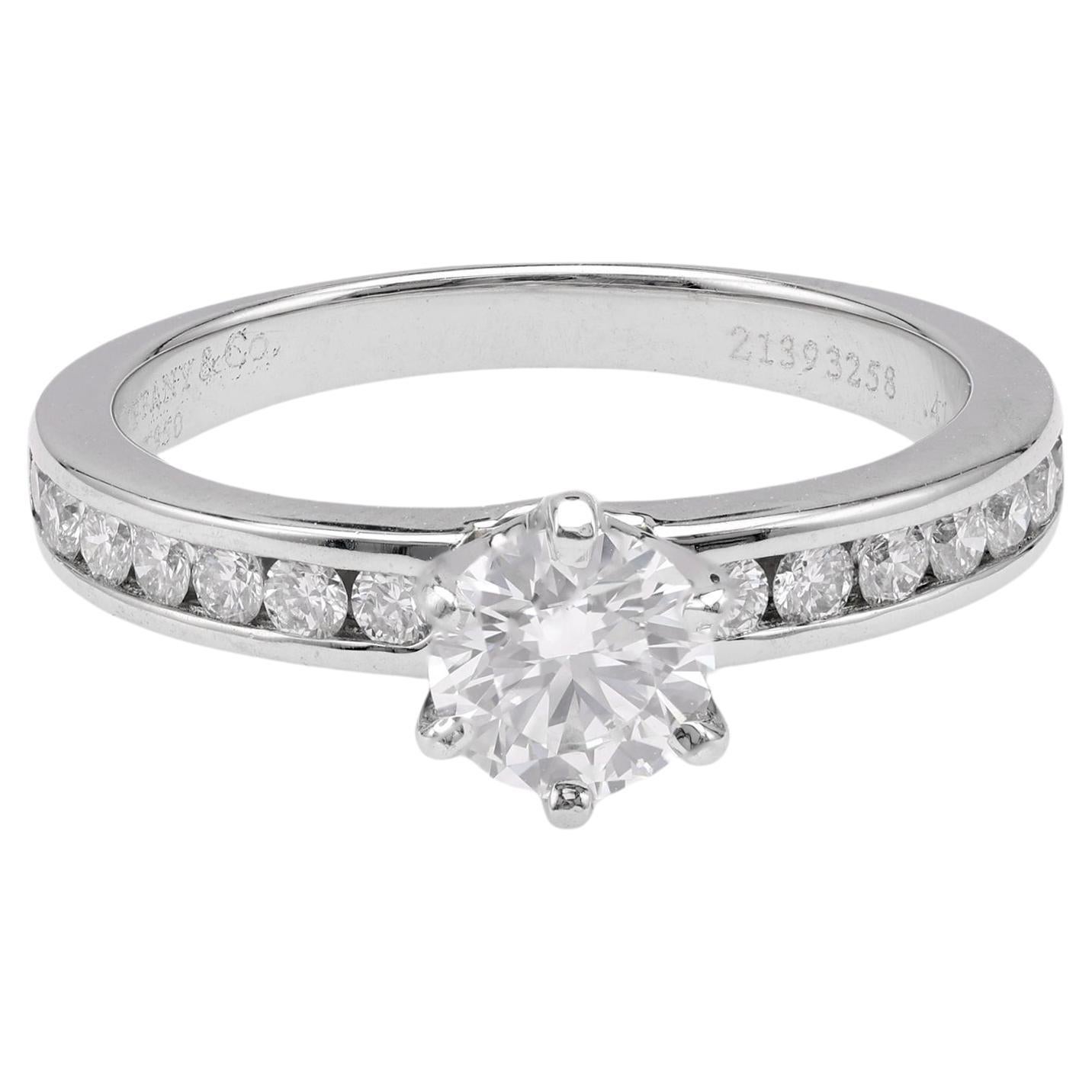 Tiffany & Co. Bague en platine avec diamants ronds taille brillant de 0.41 carats en vente