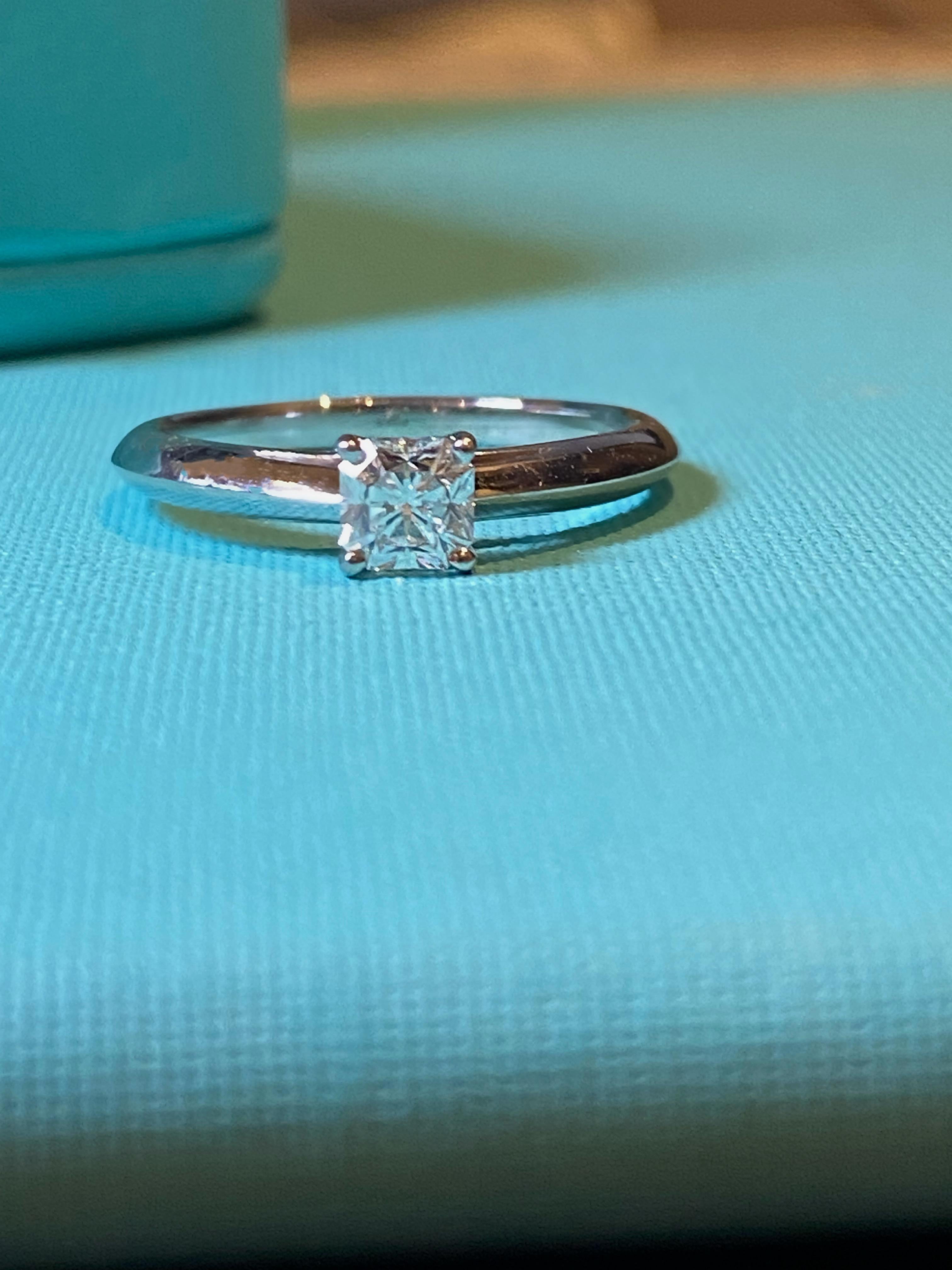 Moderne Tiffany & Co, bague de fiançailles solitaire en platine 950 avec diamant Lucida 0,42 carat (G/IF) en vente