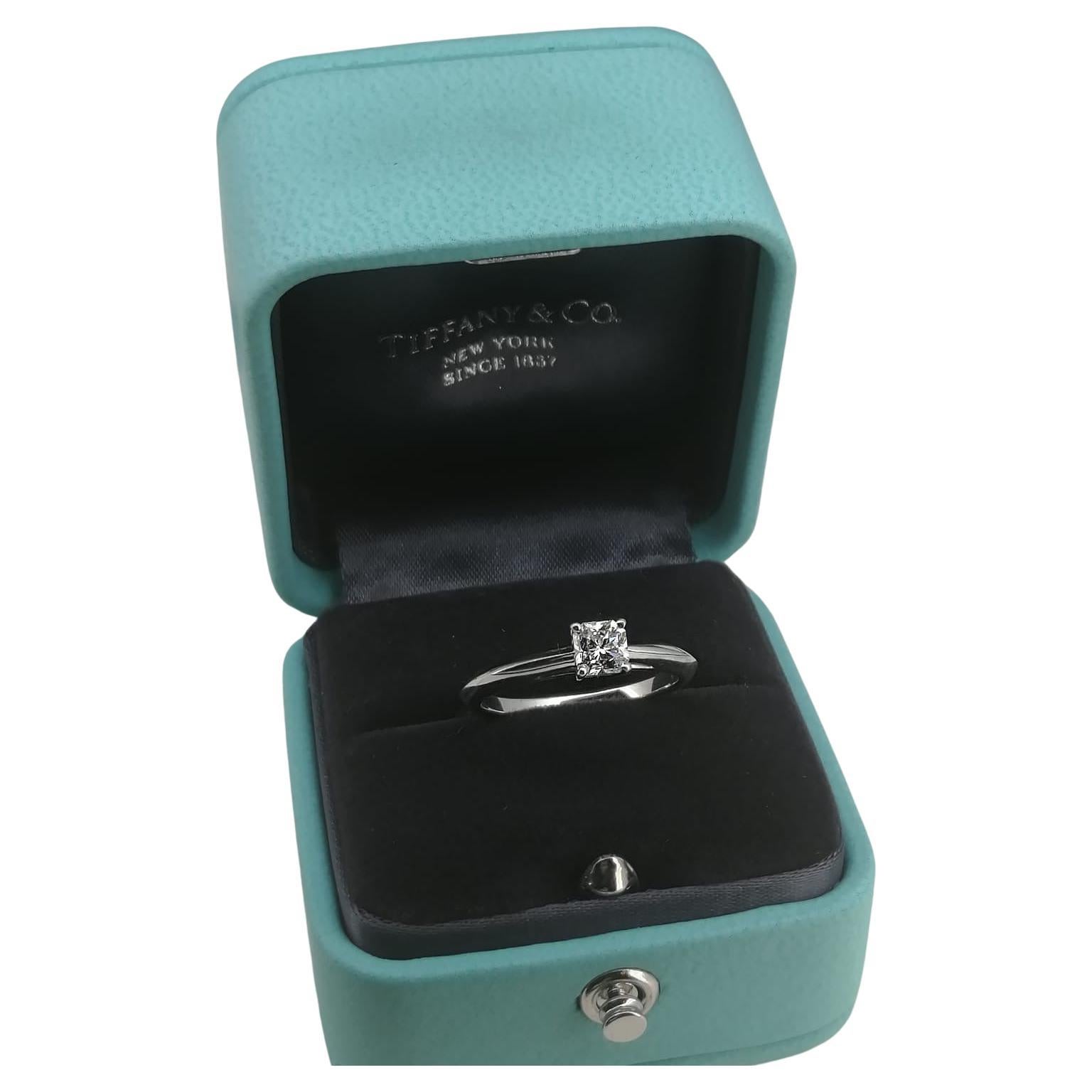 Tiffany & Co, bague de fiançailles solitaire en platine 950 avec diamant Lucida 0,42 carat (G/IF) en vente