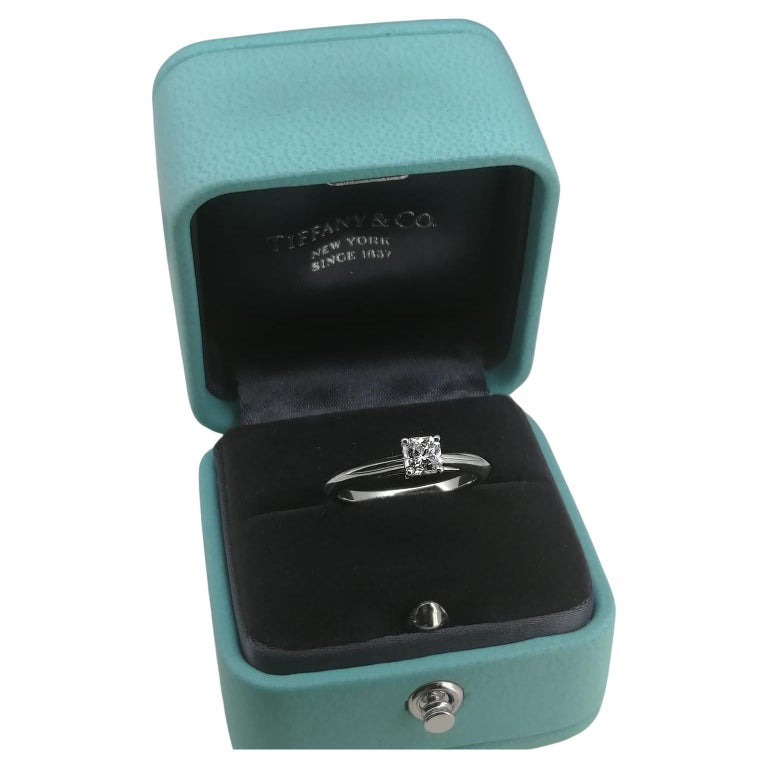 Tiffany and Co. Anello di fidanzamento solitario in platino 950 con  diamante Lucida (G/IF) da 0,42 ct. in vendita su 1stDibs