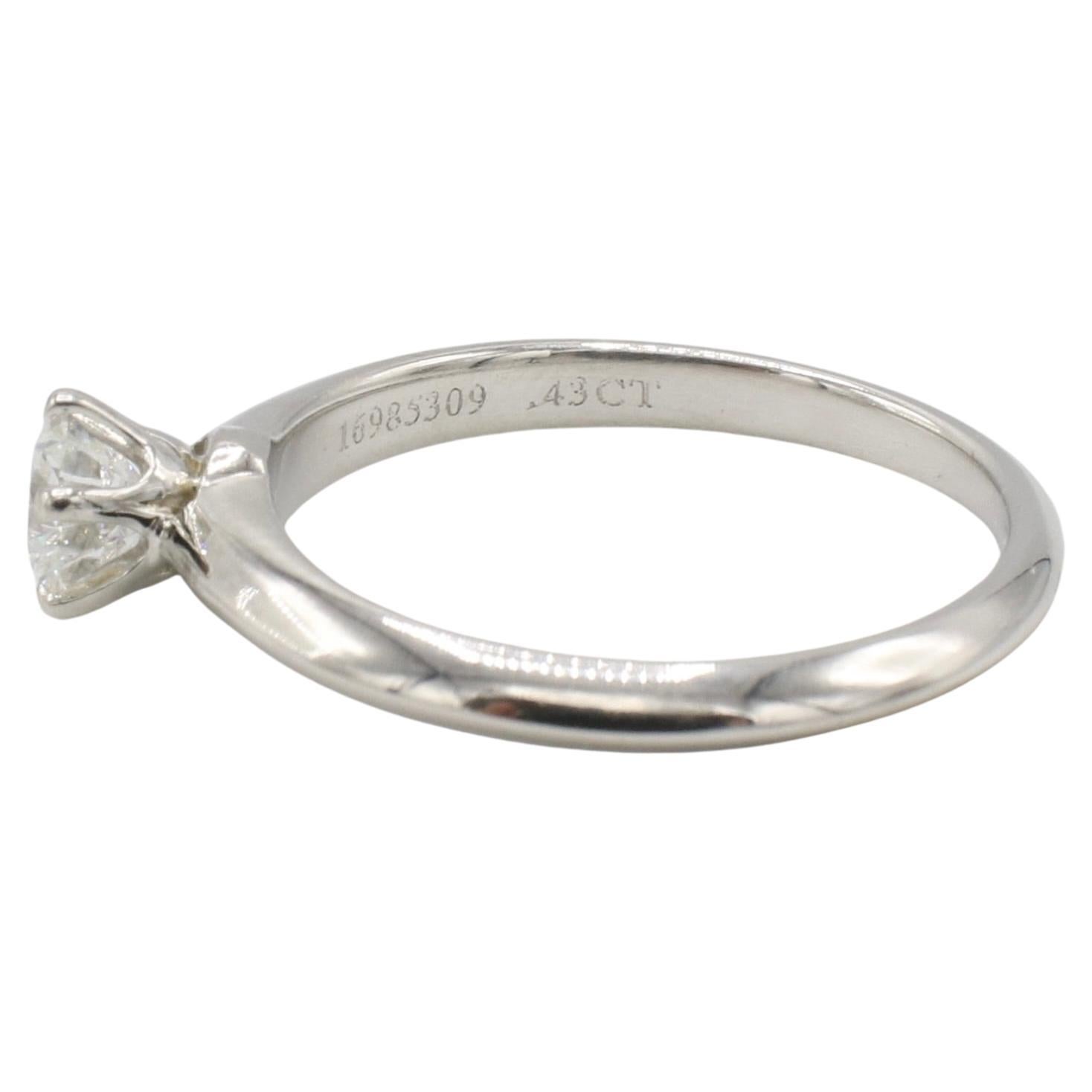 Moderne Tiffany & Co. Bague de fiançailles en platine avec diamant rond naturel de 0,43 carat H VS2 en vente