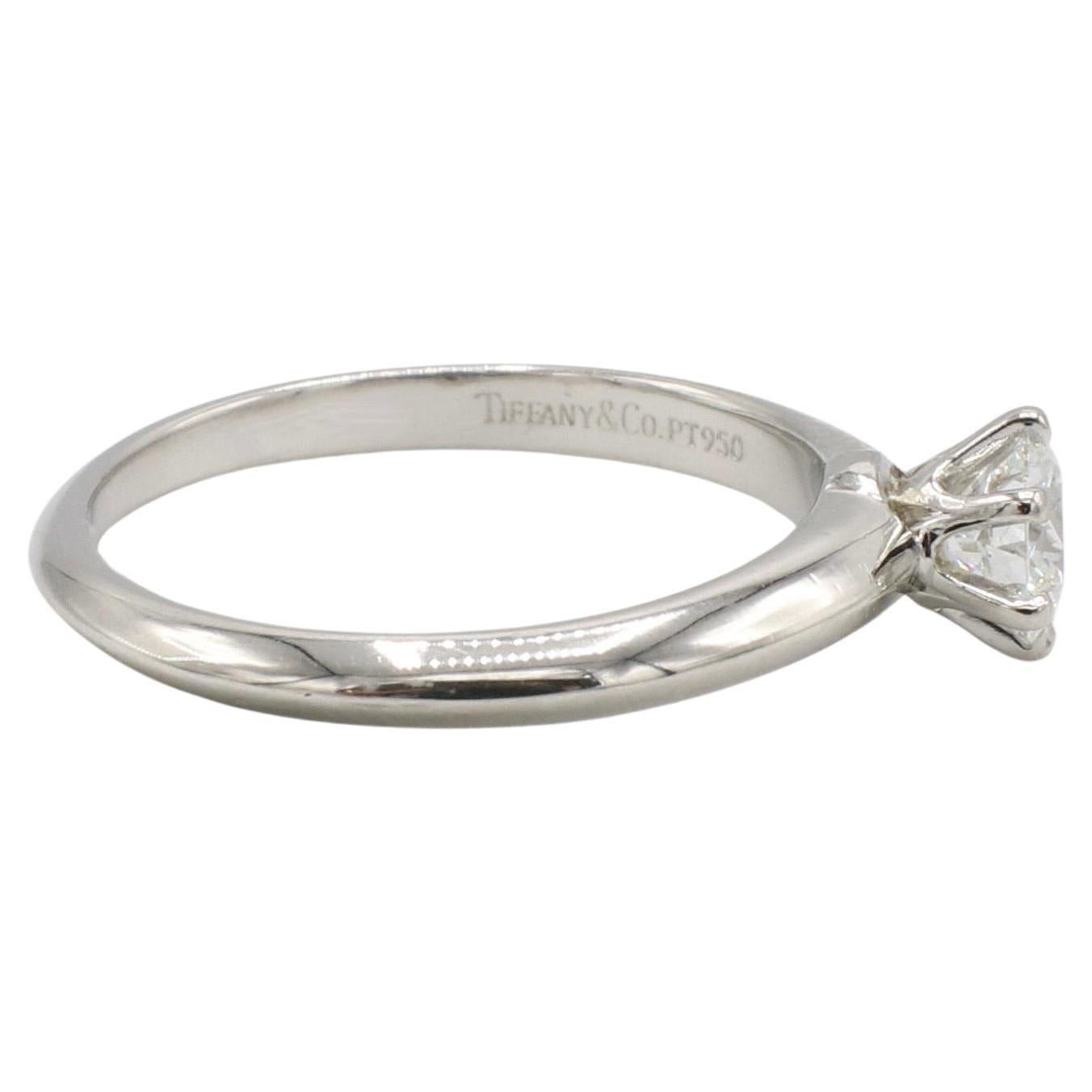 Taille ronde Tiffany & Co. Bague de fiançailles en platine avec diamant rond naturel de 0,43 carat H VS2 en vente