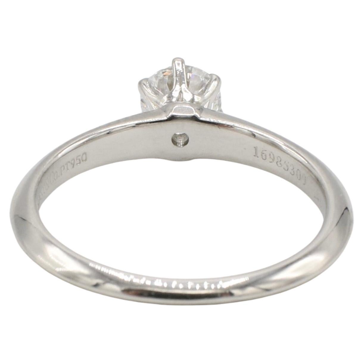 Tiffany & Co. Bague de fiançailles en platine avec diamant rond naturel de 0,43 carat H VS2 Excellent état - En vente à  Baltimore, MD
