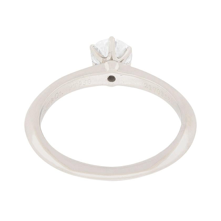 Solitär-Ring mit 0,45 Karat Diamant von Tiffany & Co im Zustand „Gut“ im Angebot in London, GB