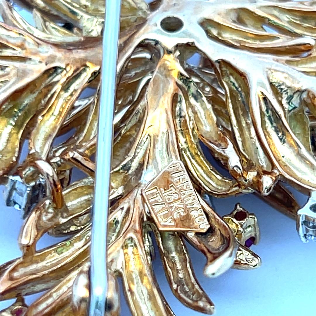 Tiffany & Co. 0,45 carati di rubino 0,42 carati di diamante rotondo 18K YG Spilla a spilla in vendita 8