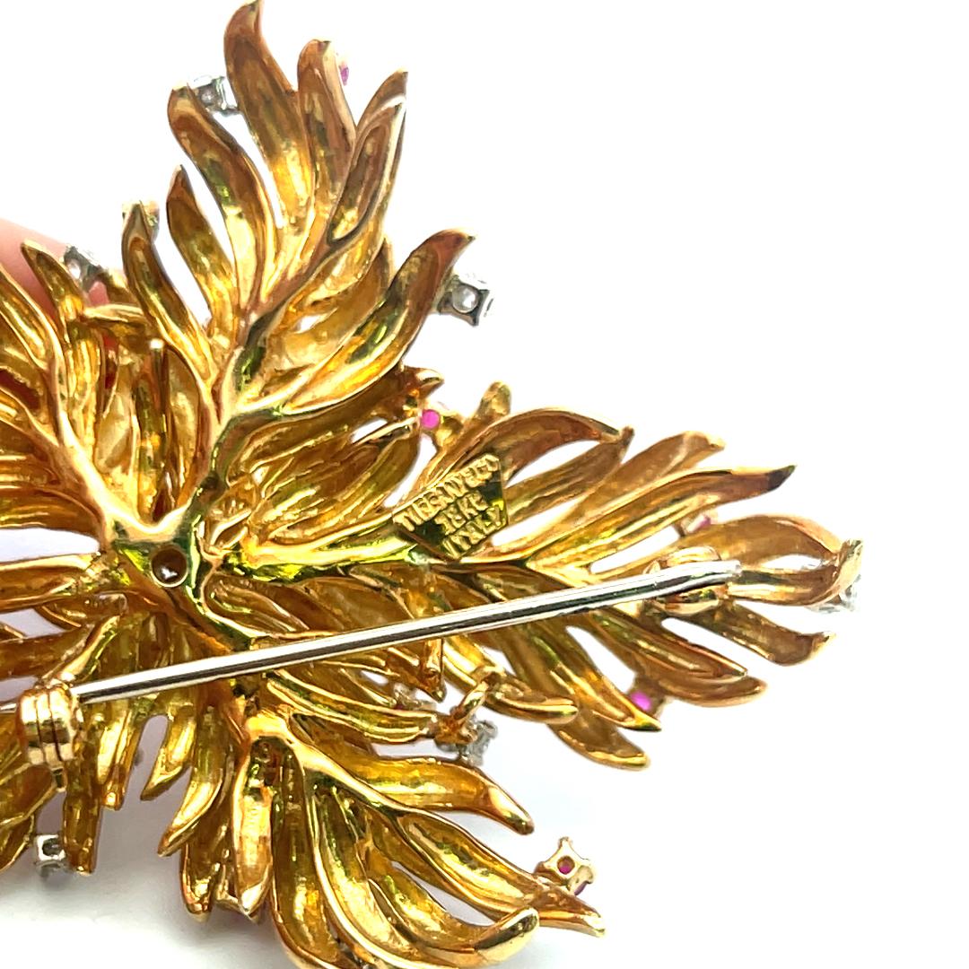 Tiffany & Co. 0,45 carati di rubino 0,42 carati di diamante rotondo 18K YG Spilla a spilla in vendita 9
