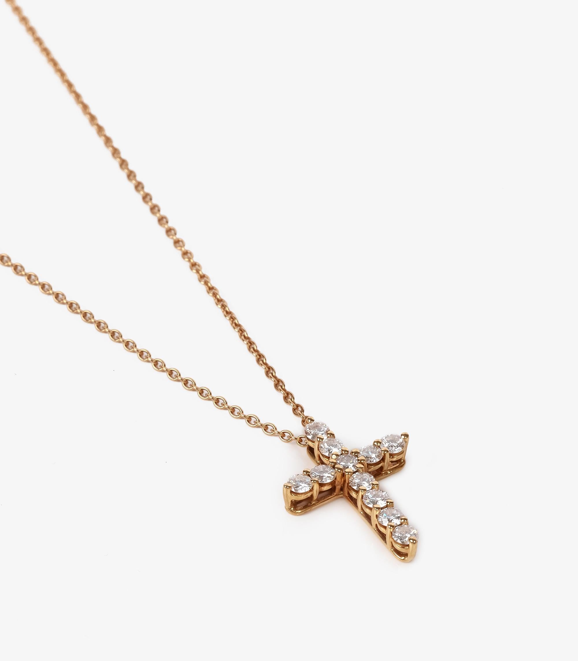 Tiffany & Co. 0,51ct Brillantschliff Diamant 18ct Gelbgold Kleiner Kreuz-Anhänger

Details zum Produkt
Xupes Ref: COMJ864
Marke: Tiffany & Co.
Modell: Kleiner Kreuz-Anhänger
Art: Halskette
UVP: £3,675
Begleitet von: Tiffany & Co. Box, Kopie des