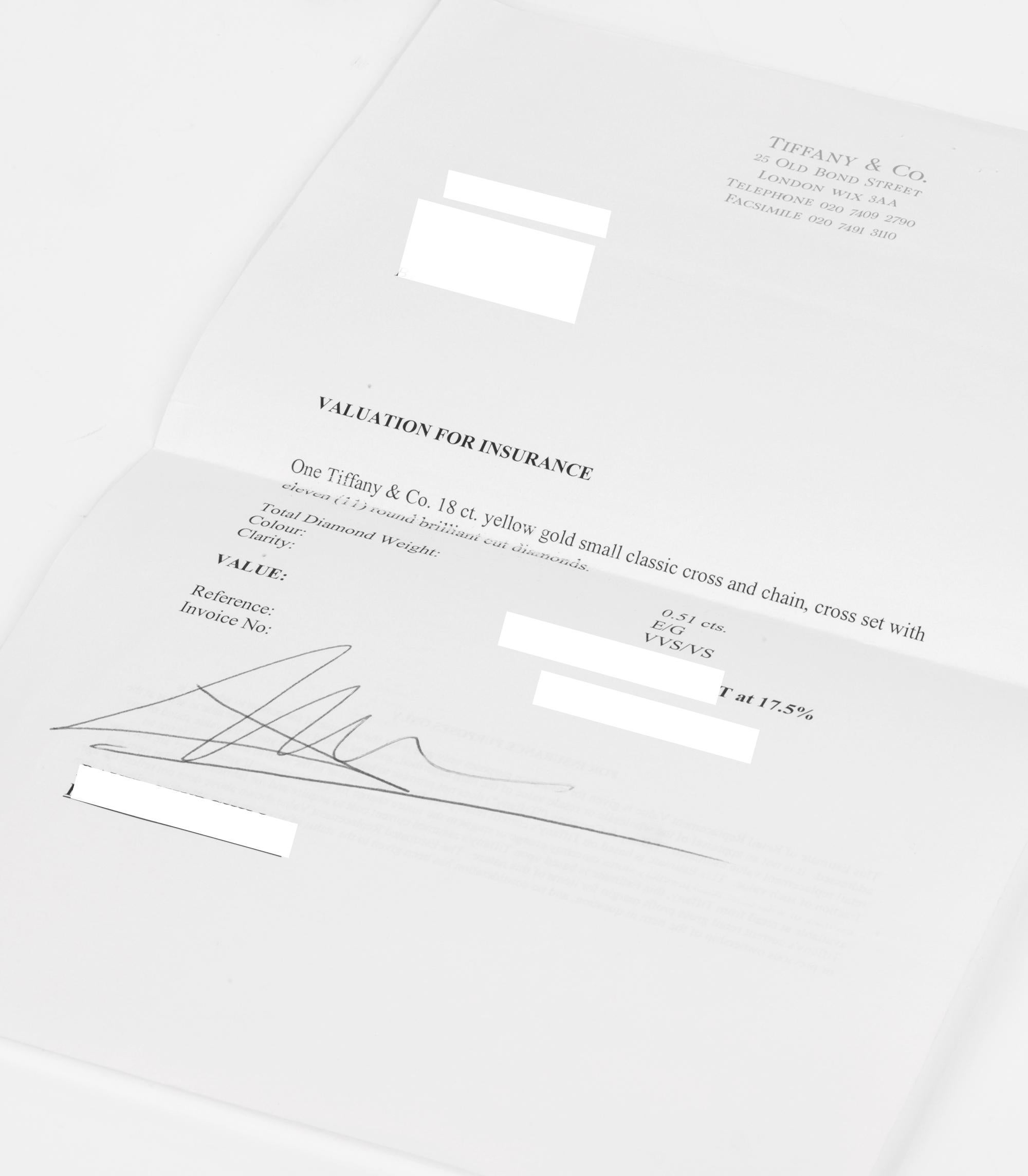 Tiffany & Co. Colgante de cruz pequeña de oro amarillo de 18 ct con diamante talla brillante de 0,51 ct en Excelente estado para la venta en Bishop's Stortford, Hertfordshire