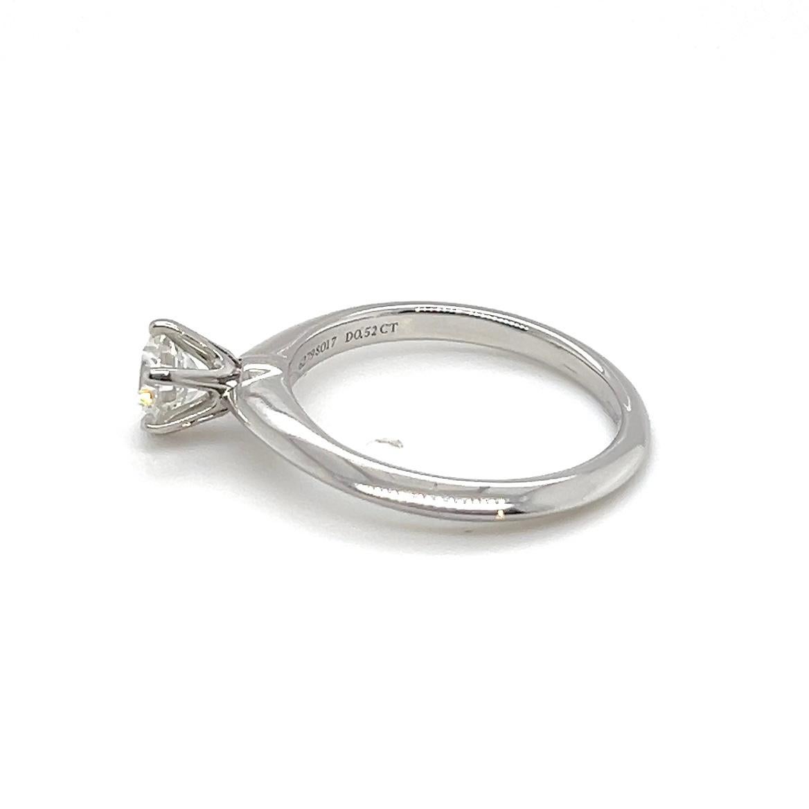 Platin-Verlobungsring von Tiffany & Co. mit 0.52 Karat Diamant im Rundschliff mit sechs Zacken im Rundschliff (Zeitgenössisch) im Angebot