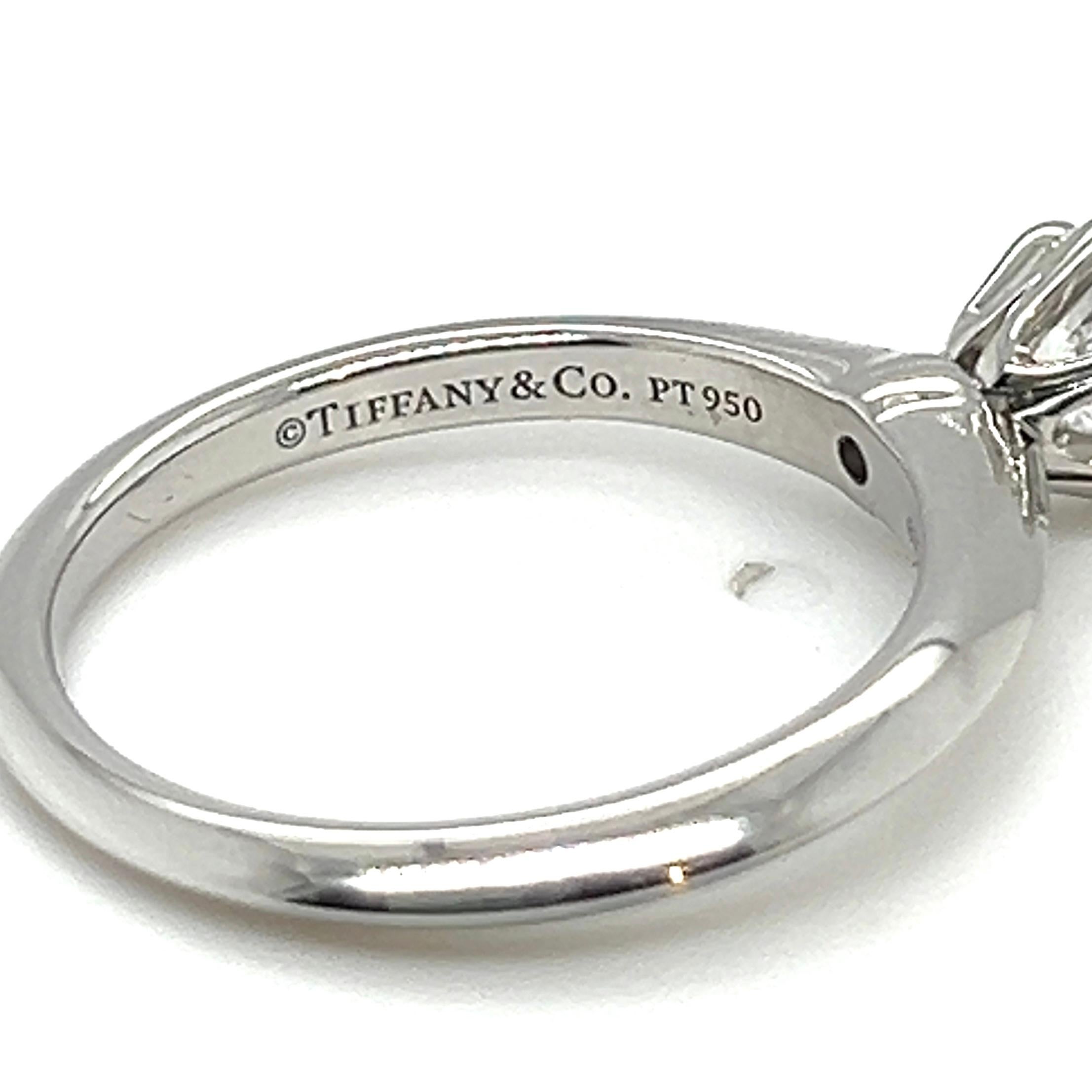 Platin-Verlobungsring von Tiffany & Co. mit 0.52 Karat Diamant im Rundschliff mit sechs Zacken im Rundschliff im Angebot 1