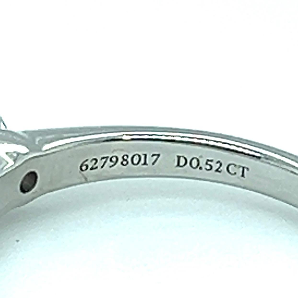 Platin-Verlobungsring von Tiffany & Co. mit 0.52 Karat Diamant im Rundschliff mit sechs Zacken im Rundschliff im Angebot 2