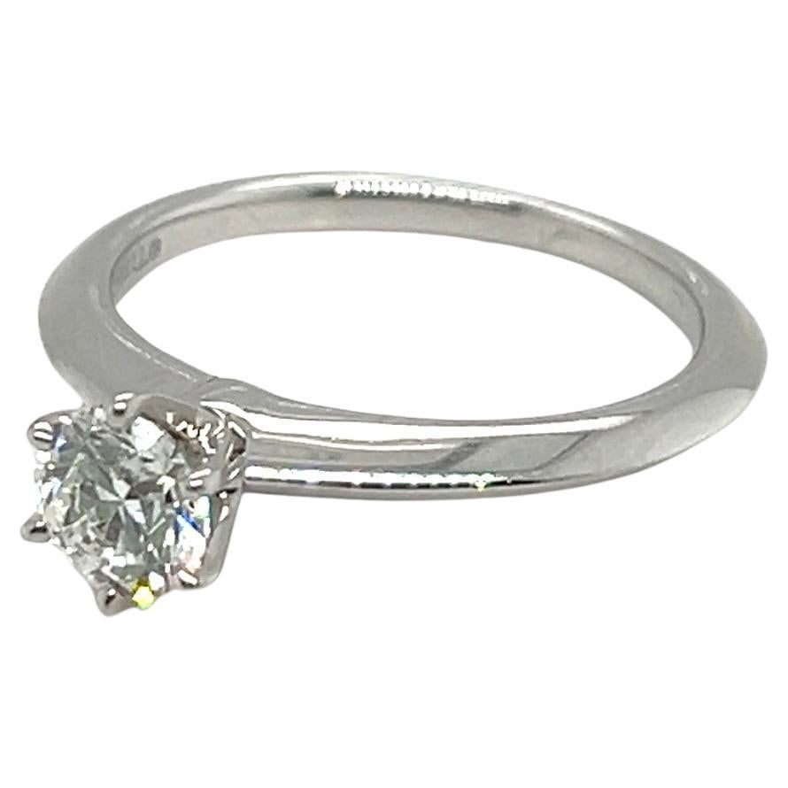 Platin-Verlobungsring von Tiffany & Co. mit 0.52 Karat Diamant im Rundschliff mit sechs Zacken im Rundschliff im Angebot