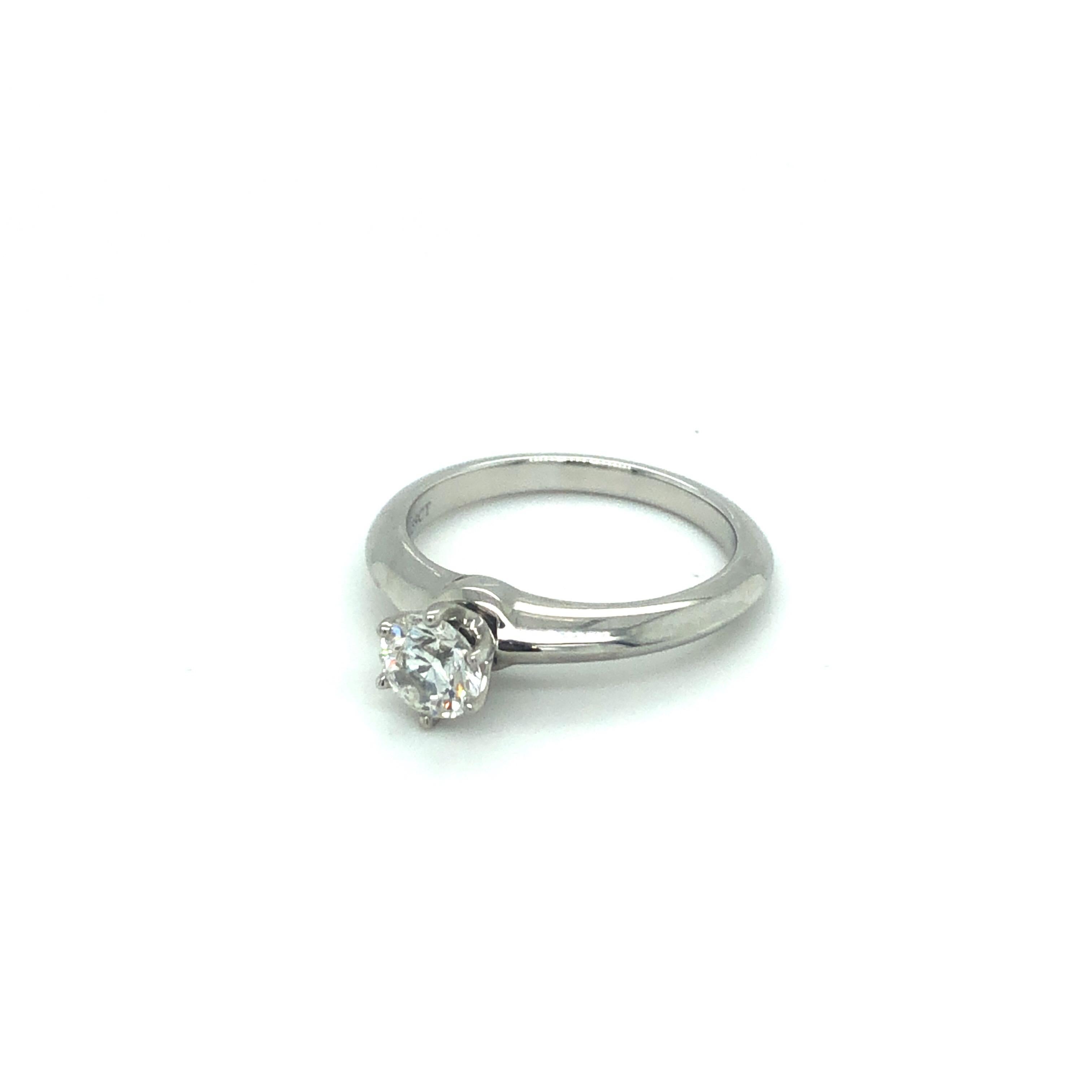 Tiffany & Co. 0.59 carats six prong round cut diamond and platinum engagement ring.
This graceful and feminine 0.59 carats engagement ring from the Setting collection of Tiffany & Co. is crafted in platinum and features an high quality brilliant-cut