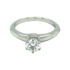 Platin-Verlobungsring von Tiffany & Co. mit 0,59 Karat Diamant im Rundschliff mit sechs Zacken im Rundschliff
