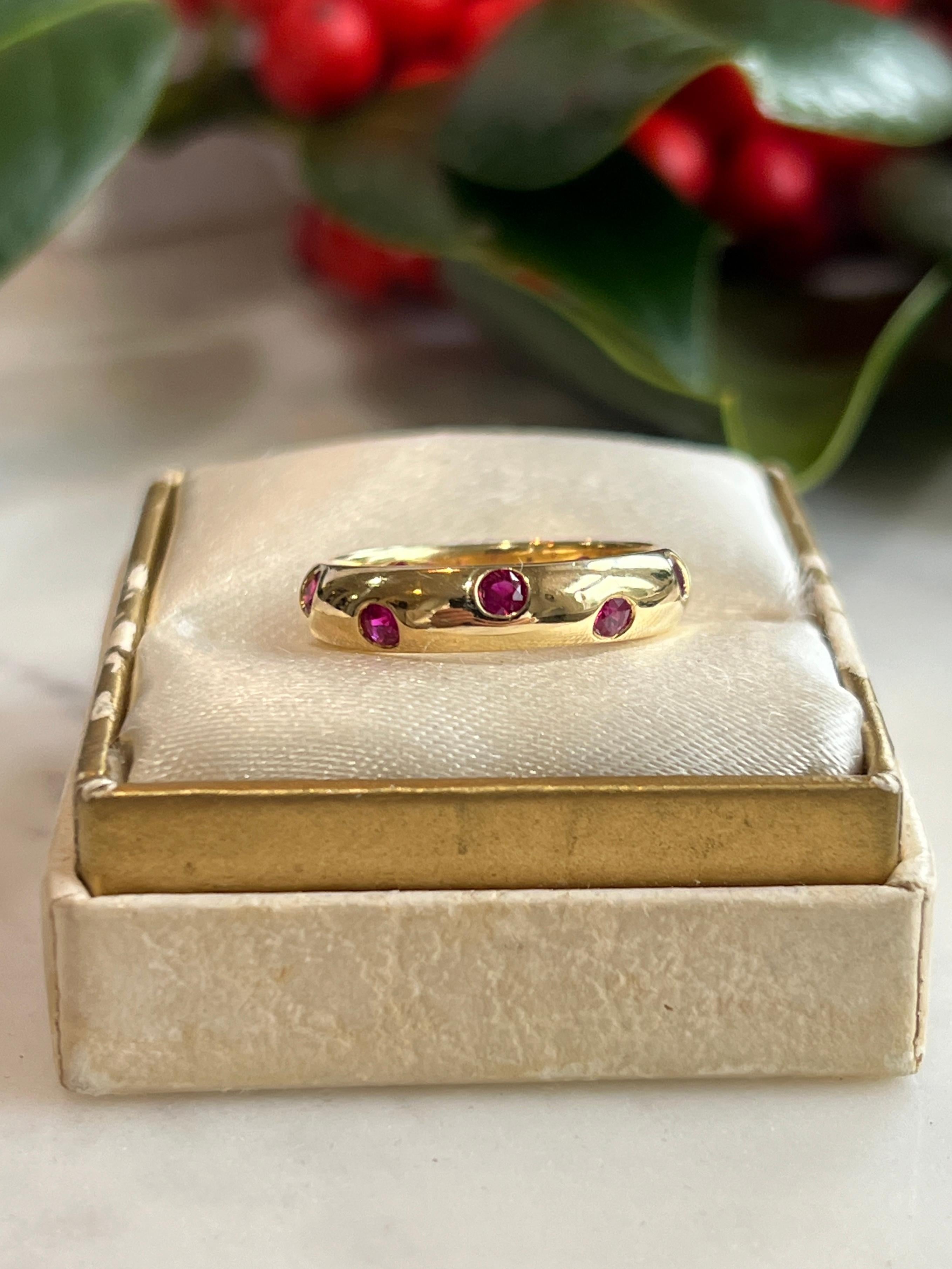Contemporary Tiffany & Co. Etoile 0.60 Carat Round Ruby and 18k Yellow Gold  Band