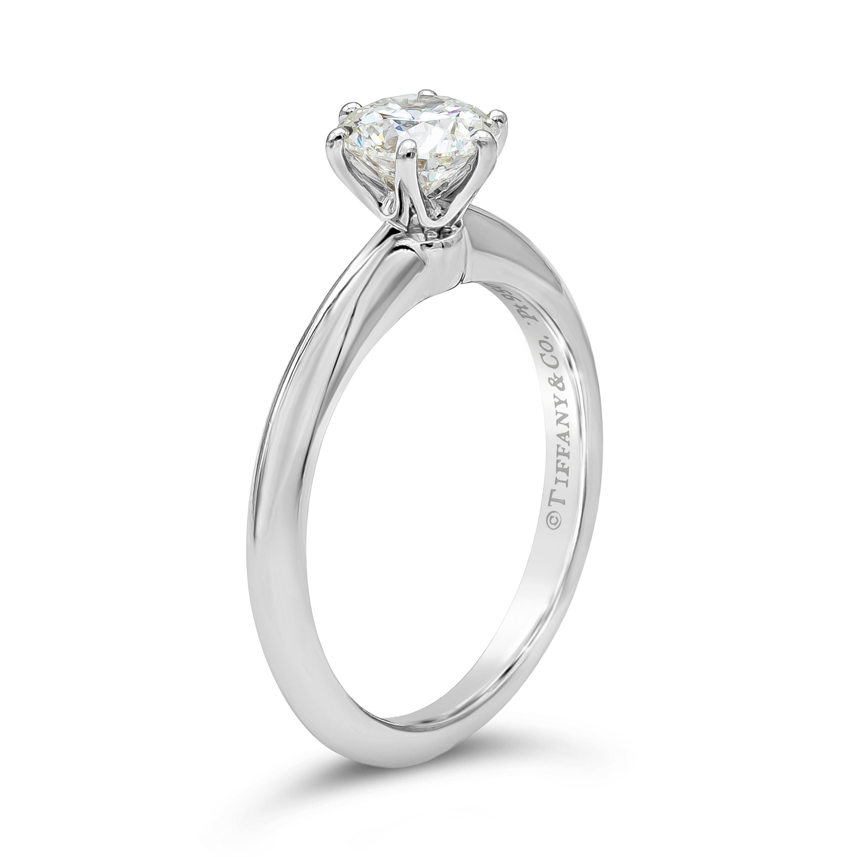 Donna Anello di fidanzamento solitario con diamante rotondo da 0,66 carati di Tiffany & Co.