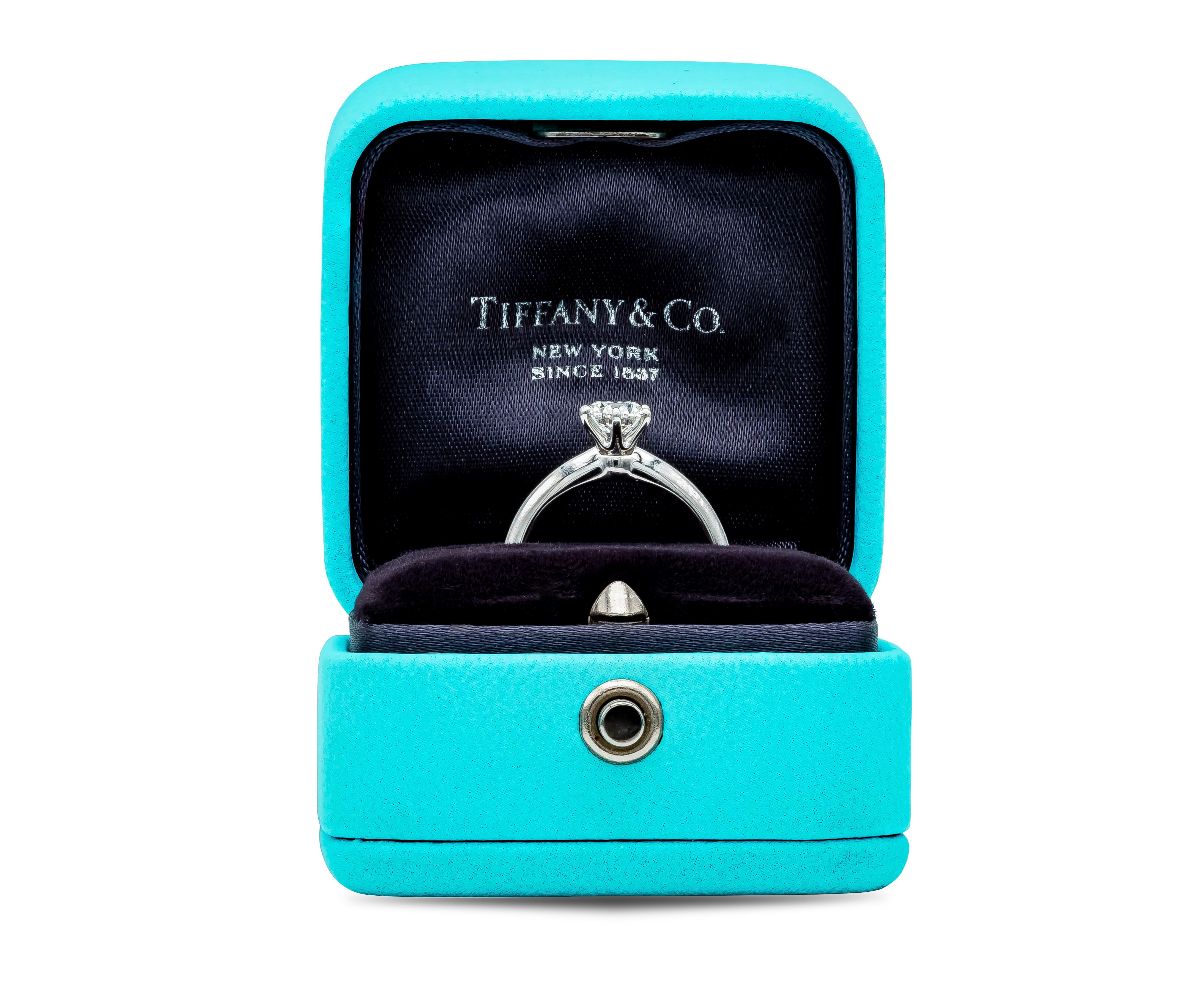 Anello di fidanzamento solitario con diamante rotondo da 0,66 carati di Tiffany & Co. 1