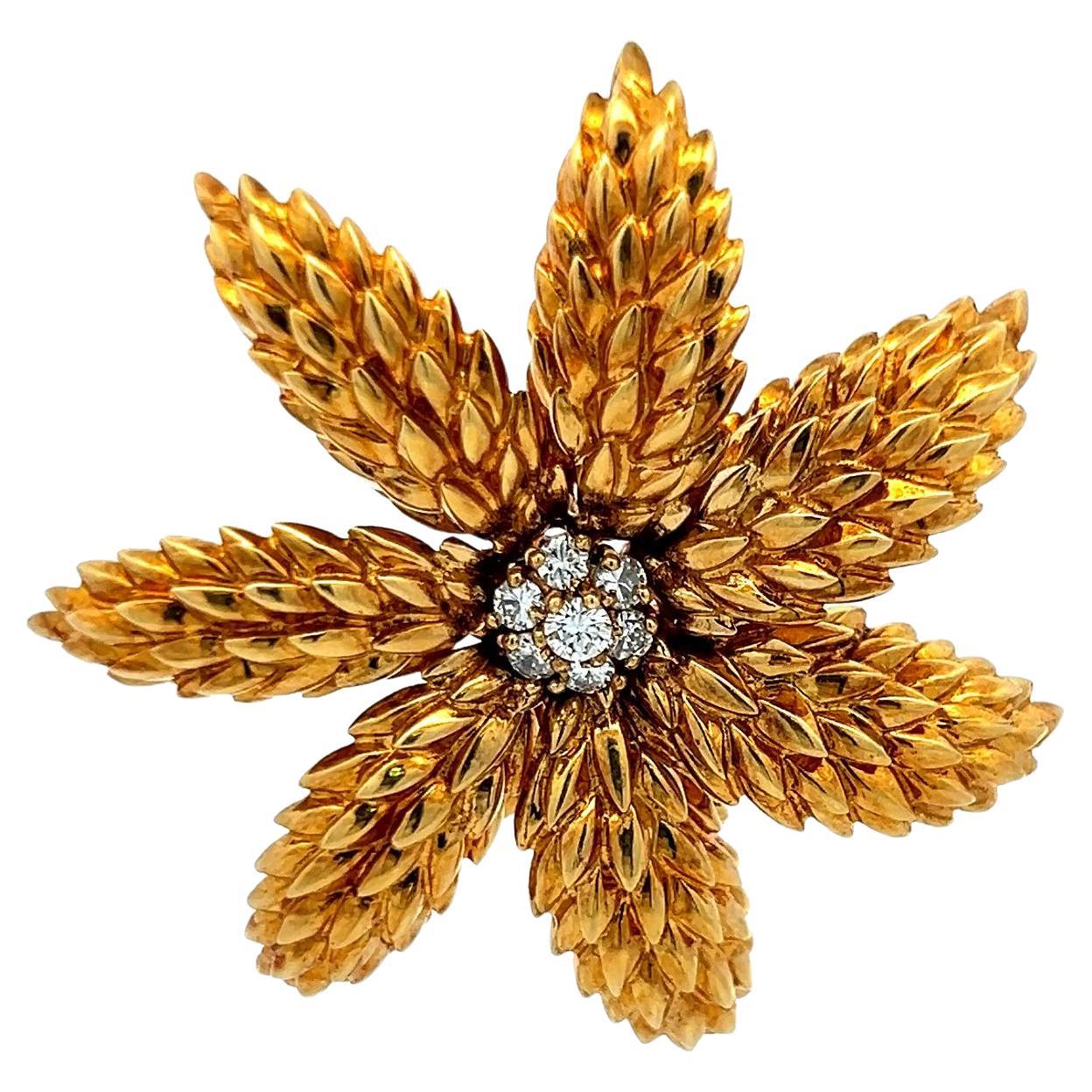 Tiffany 
Co 0.70ct F-VS Diamond 18K Yellow Gold Floral Textured Pin Brooch For Sale