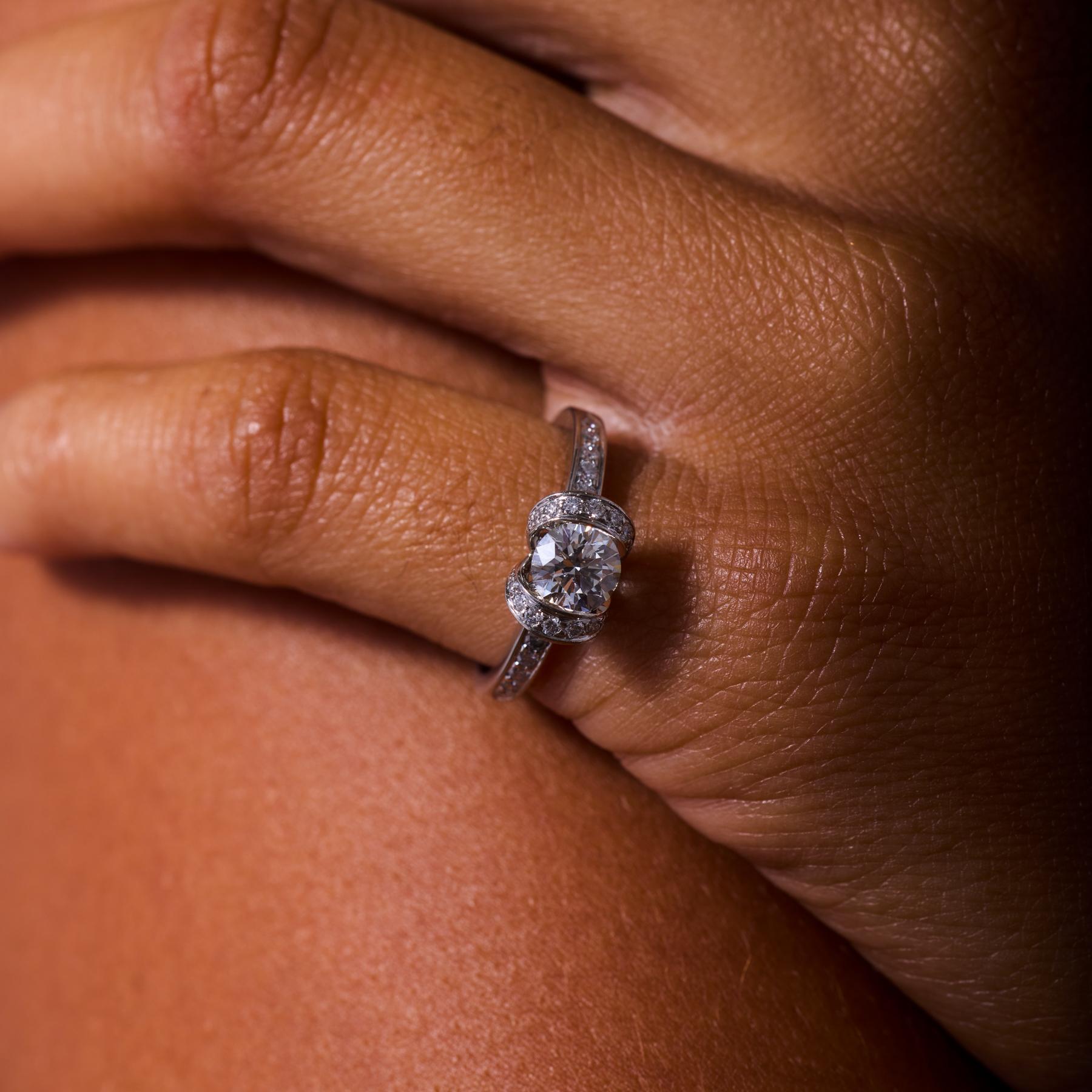 Bague de fiançailles en platine avec un diamant de 0.73 carat Tiffany & Co. en vente 2