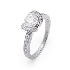 Anillo de compromiso de diamantes en platino de 0.73 quilates Tiffany 
Co.