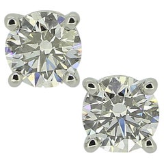 Tiffany
Co. clous d
oreilles en diamants de 0.74 carat