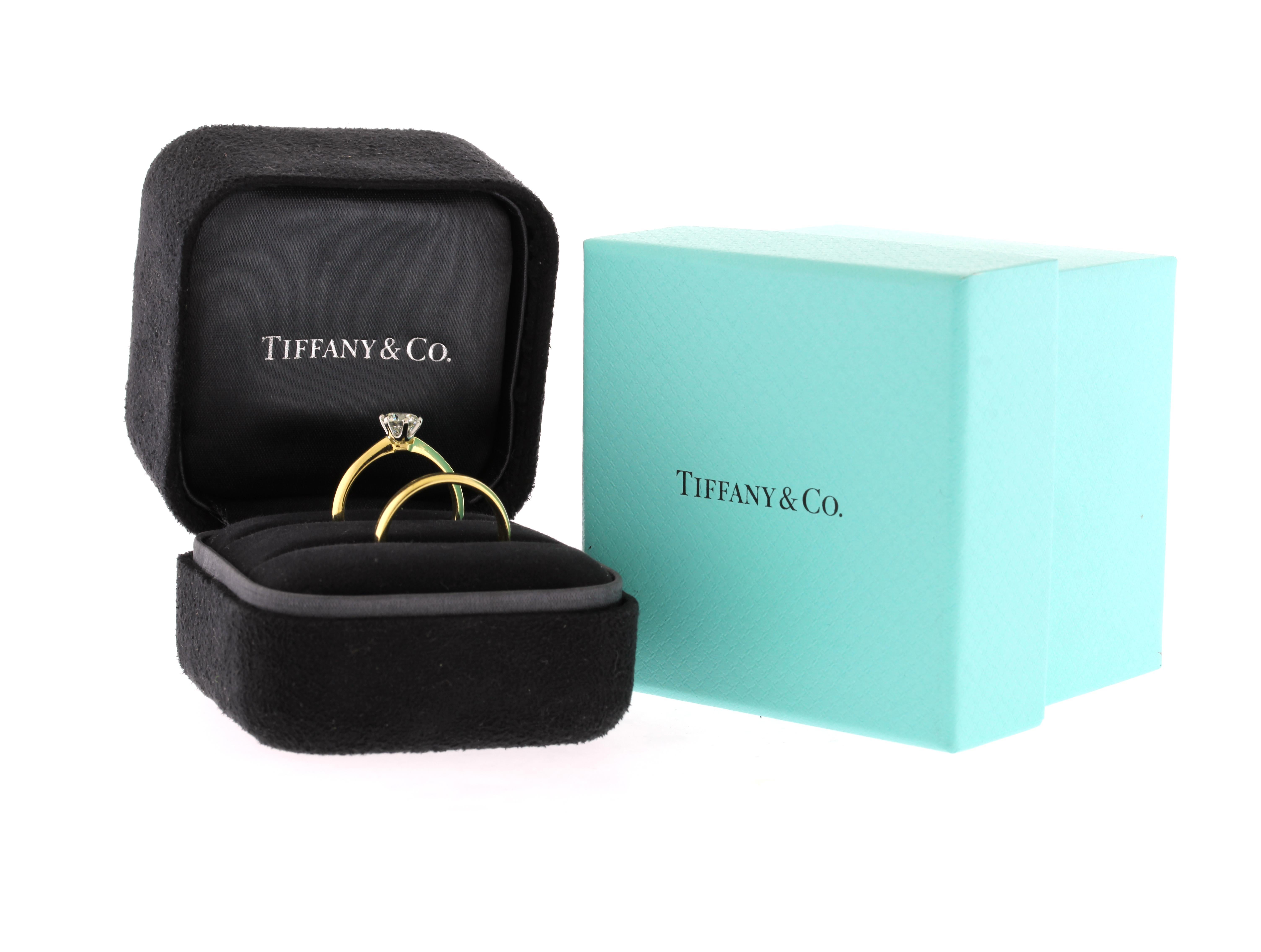 Tiffany & Co. 0,75ct Diamant 18 Karat Hochzeit Set - Messer-Kante Solitär & Band im Zustand „Hervorragend“ im Angebot in Bethesda, MD