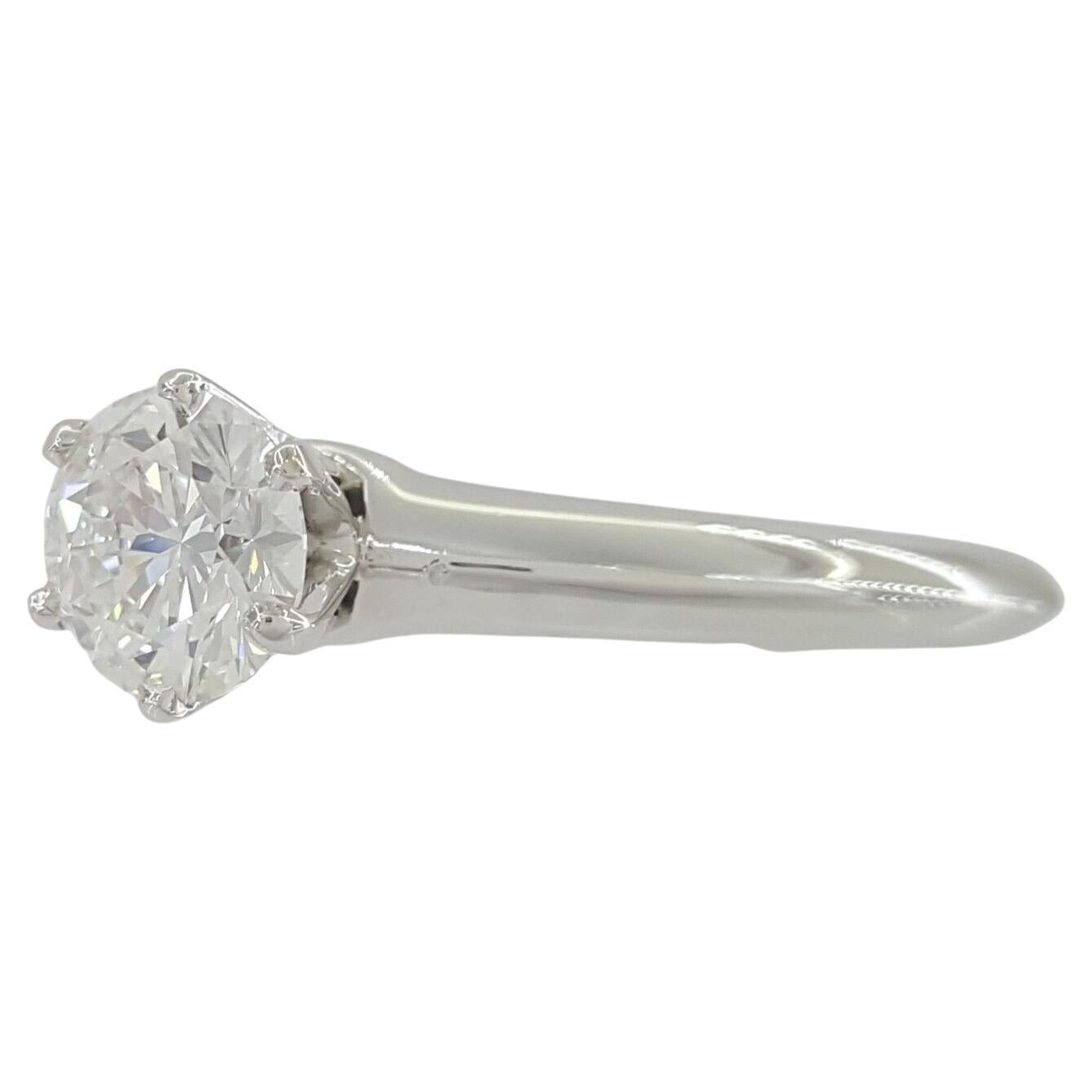 Moderne Tiffany & Co. Bague de fiançailles solitaire en diamant taille ronde brillant de 0,85 carat D VS1 en vente