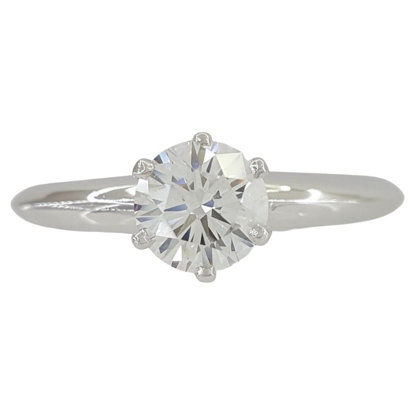 Tiffany & Co. Bague de fiançailles solitaire en diamant taille ronde brillant de 0,85 carat D VS1 Excellent état - En vente à Rome, IT