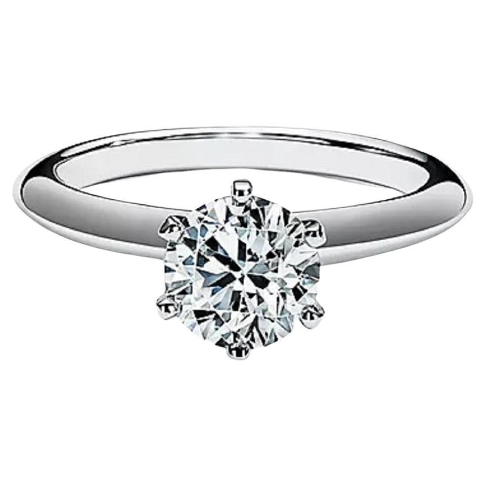 Tiffany & Co. Bague de fiançailles solitaire en diamant taille ronde brillant de 0,85 carat D VS1 en vente