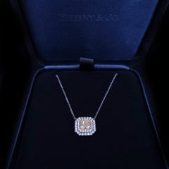 Collar con colgante de platino de Tiffany & Co. con un diamante amarillo «Fancy» de 0,87 ct
