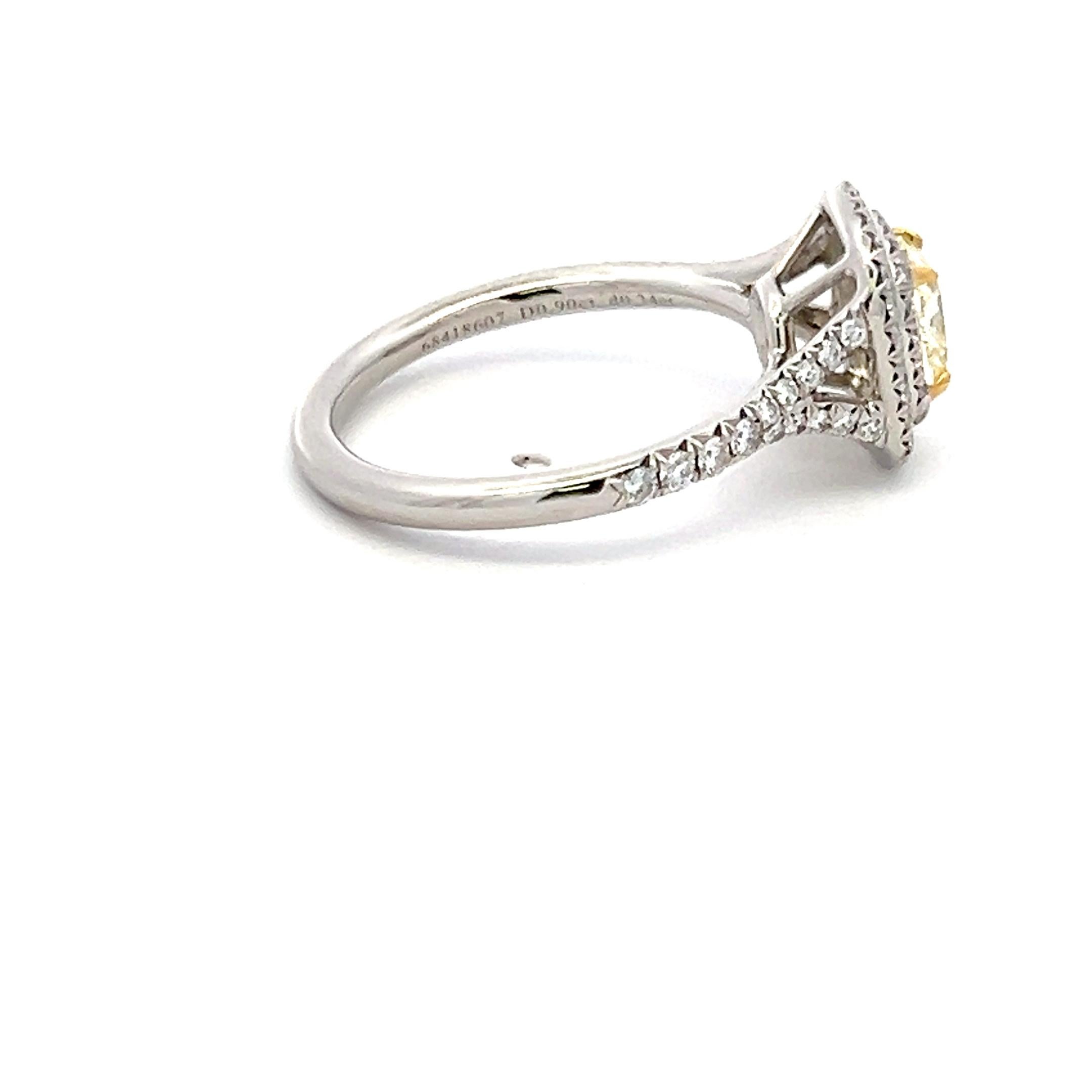 Tiffany & Co Anillo de compromiso con diamante amarillo fantasía engarzado de 0,90 quilates, 18 quilates/plata en Bueno estado para la venta en New York, NY