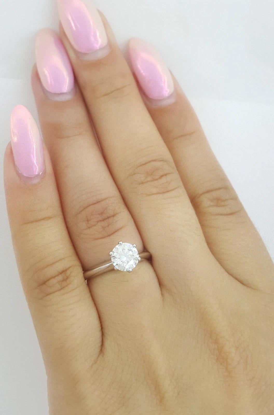 Contemporary Tiffany & Co. 0.90 Carat Round Brilliant Cut Diamond Platinum Solitaire For Sale