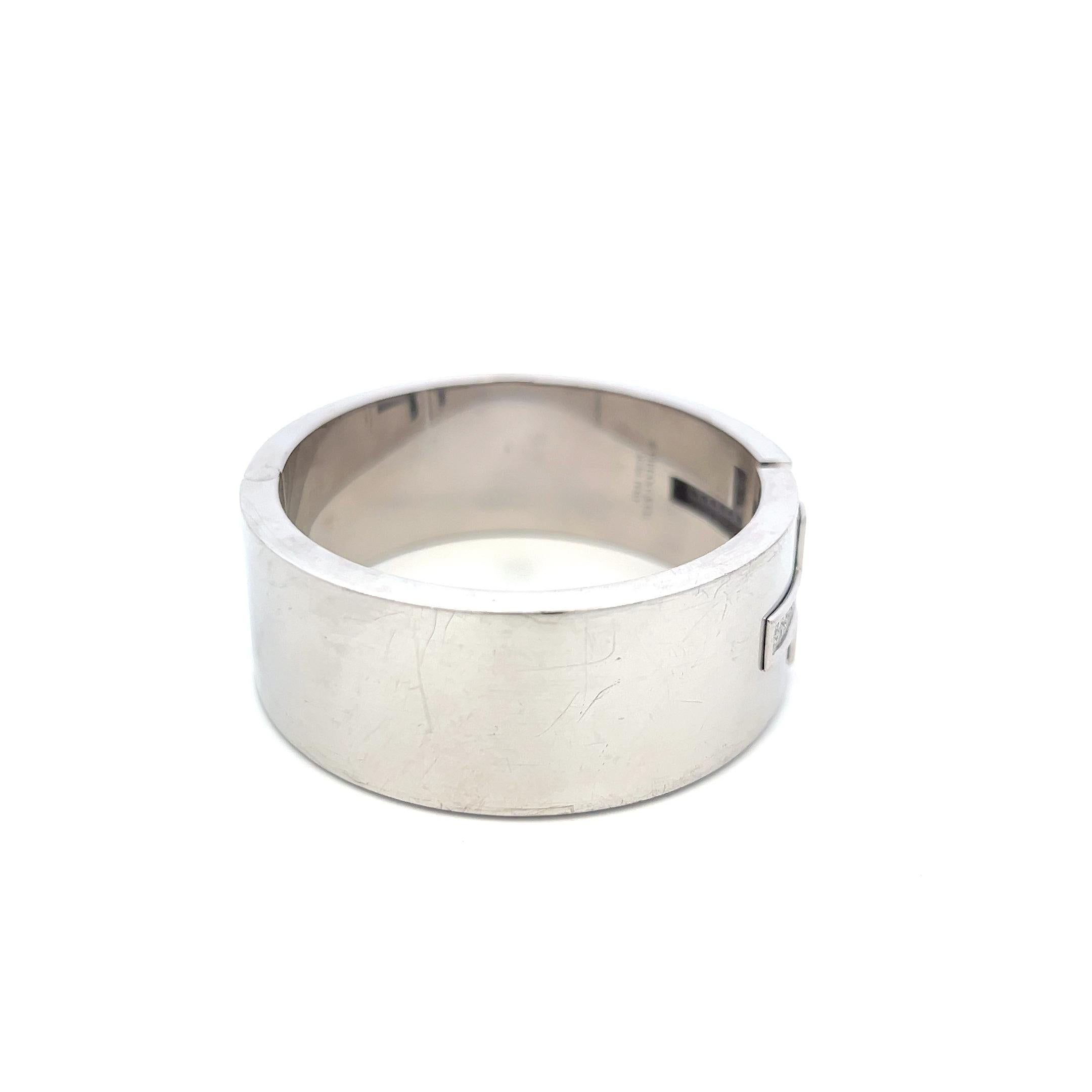 Designer:
Tiffany & Co.
Titel:
Tiffany & Co 0,90 Karat Runder Brillant F VS1 Diamant 18 Karat Weißgold Armspange
Stil:
Armreif
Metall:
18 Karat Weißgold
Edelstein 1:
0,9 Karat Diamant
Anzahl von Steinen:
60
Farbe:
F
Klarheit:
VS1
Die Form:
Rund