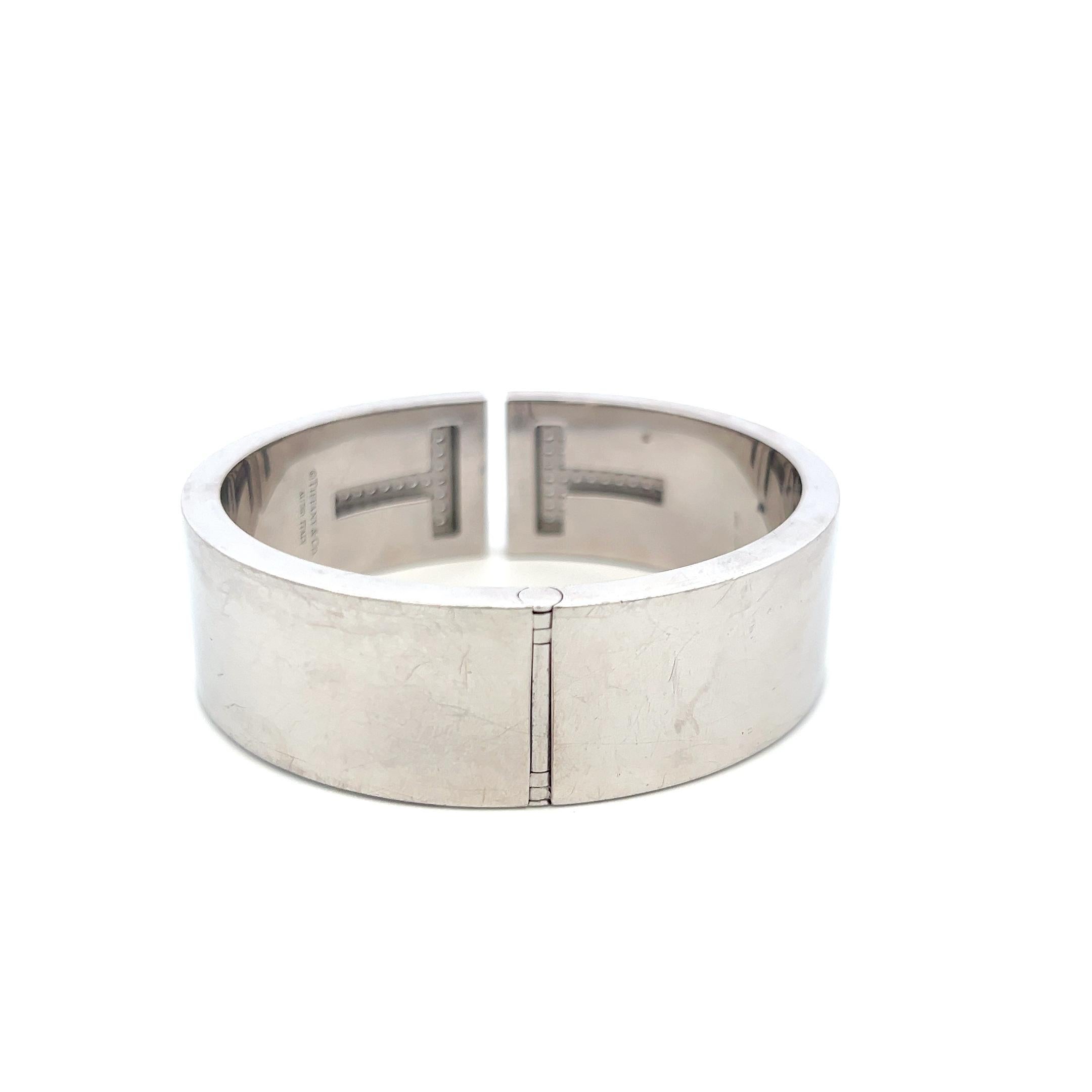 Armreif aus 18 Karat Weißgold von Tiffany & Co mit 0,90 Karat rundem Brillanten (Brillantschliff) im Angebot