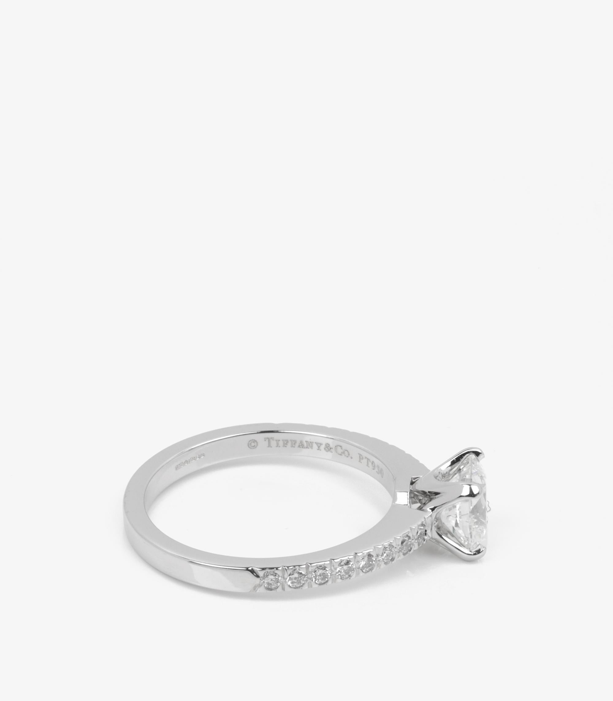 Tiffany & Co. Bague Novo en platine avec diamant taille coussin de 0,90 carat Excellent état - En vente à Bishop's Stortford, Hertfordshire