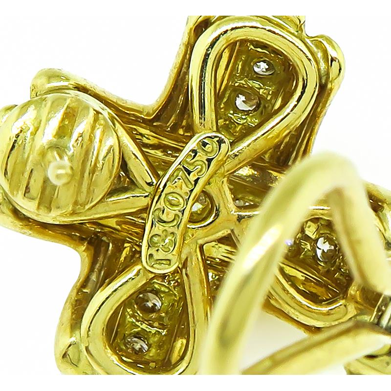 Tiffany & Co Boucles d'oreilles en or avec 0,90ct de diamant Bon état - En vente à New York, NY