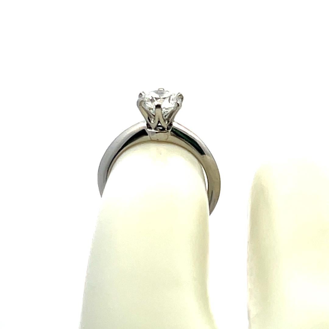 Tiffany & Co 0.93 Carat Round Brilliant F VVS2 Diamond Platinum Ring For Sale 4